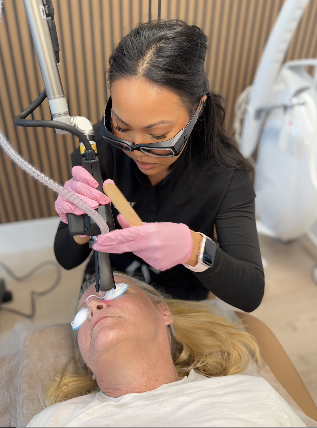 RN performs CoolPeel at Glowing U Wellness