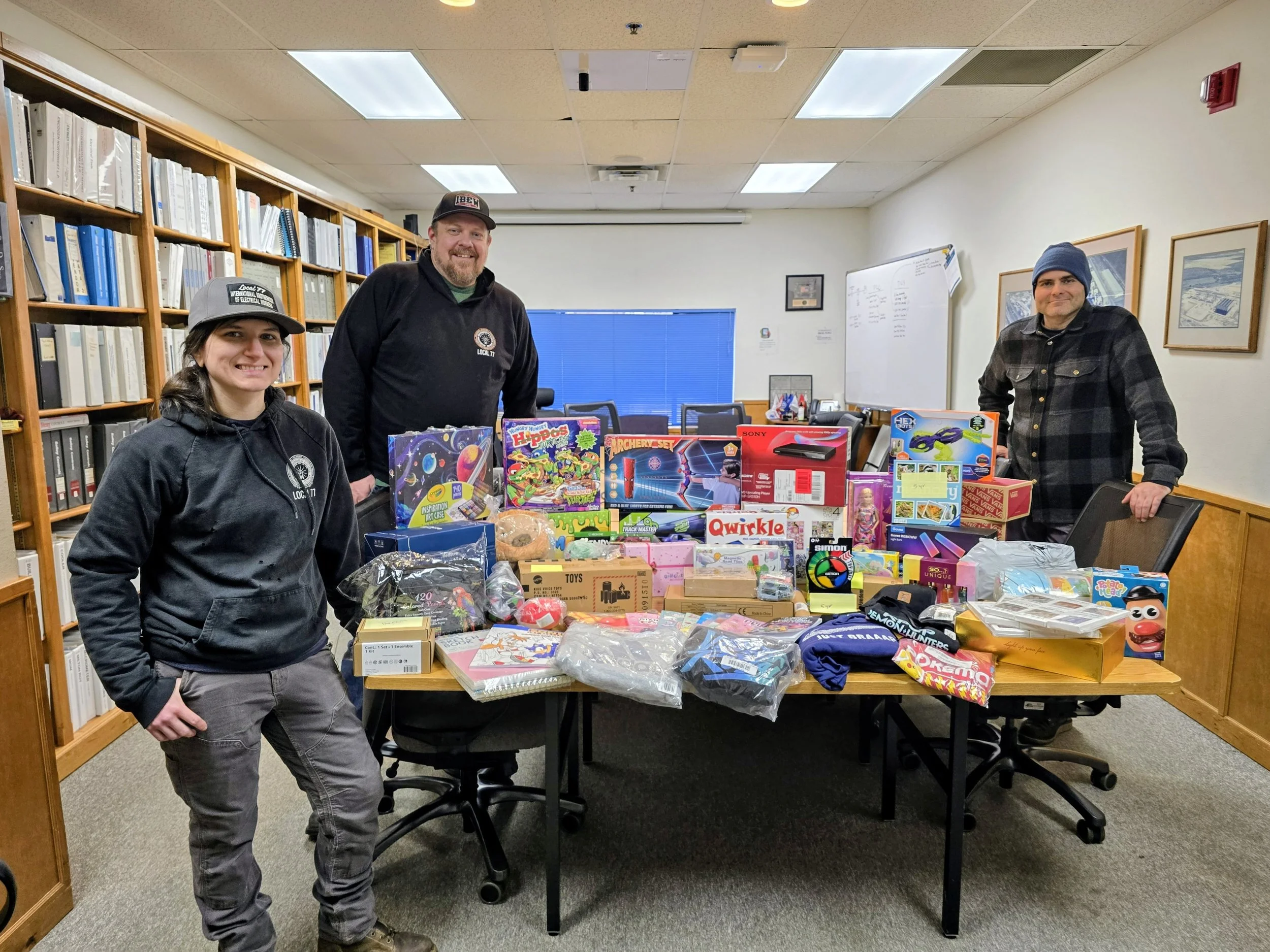 PSE’s Encogen Team and IBEW Local 77 Are Sharing the Holiday Spirit!