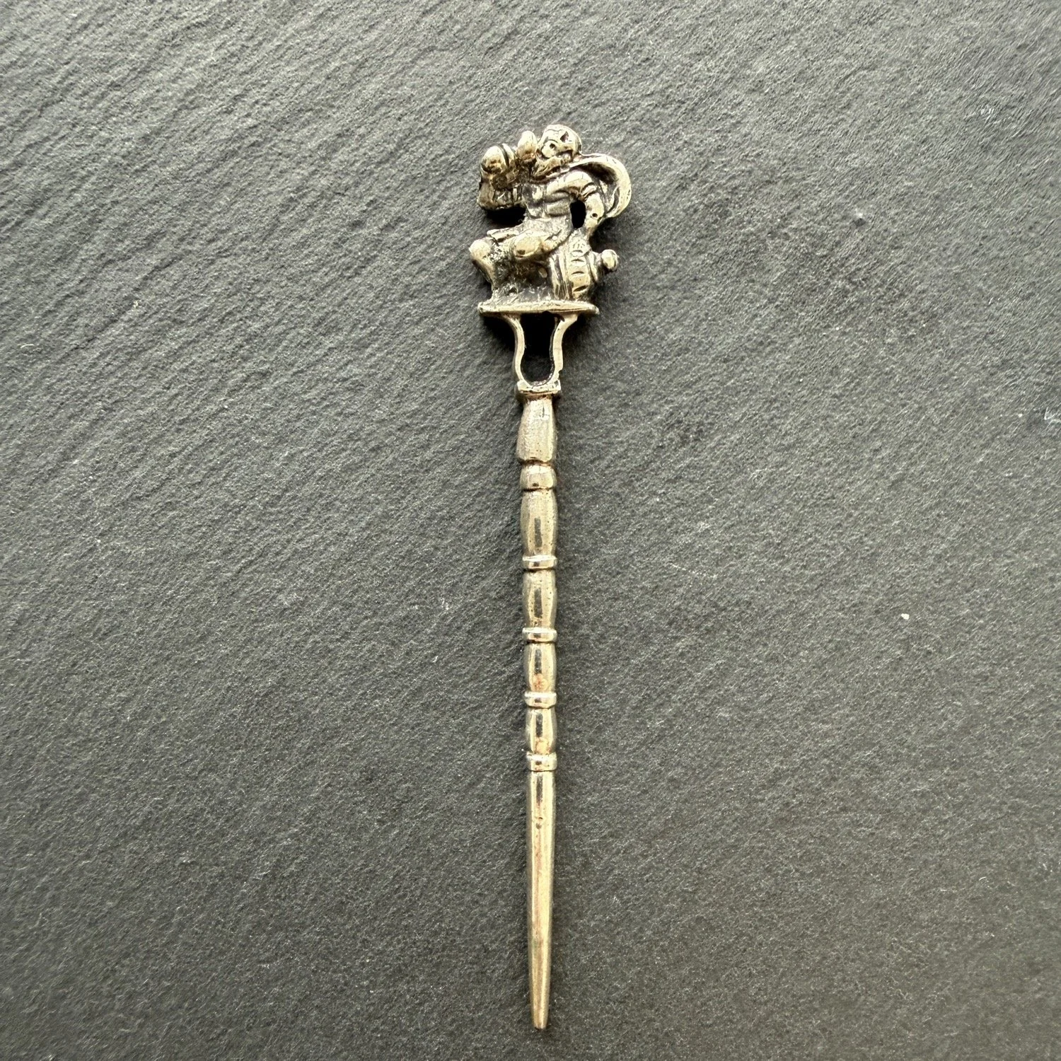 Pipe Pick - Beer Drinking Gentleman