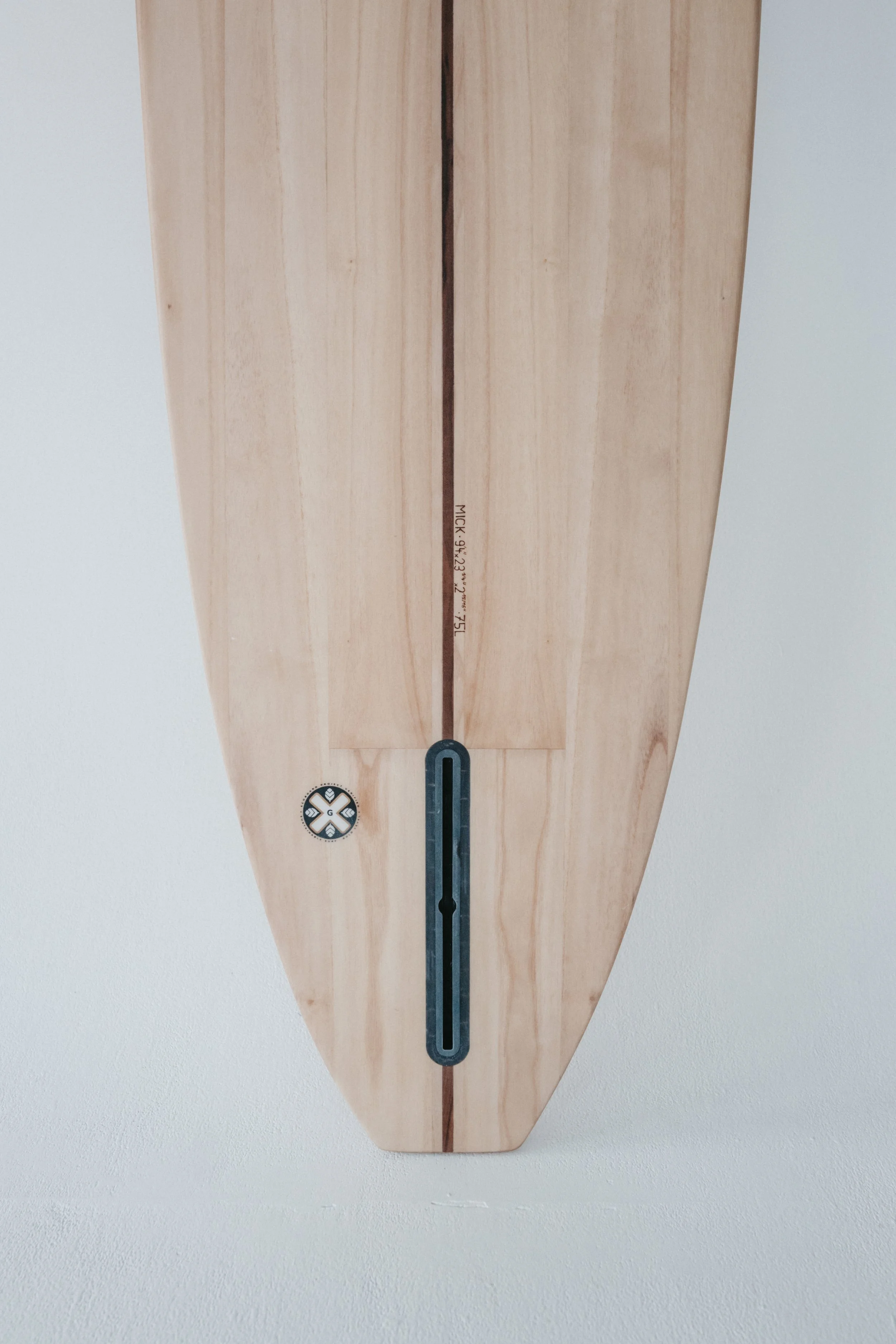 Mick Tail Detail – Squash Tail mit feinem Finish für smoothes Surfen