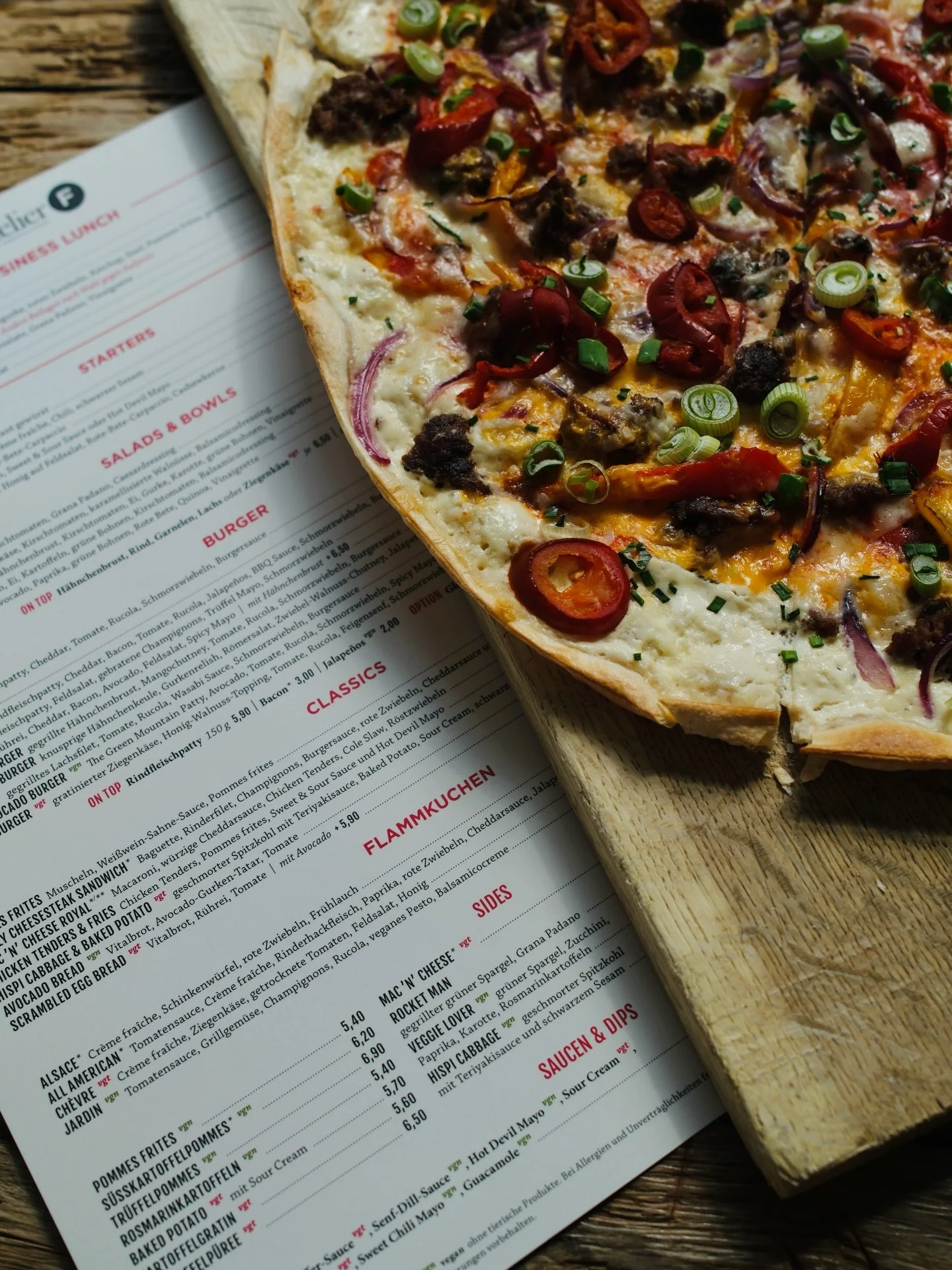 Feuer und Flammkuchen ☀️ 
Ideal zum teilen oder alleine snacken - vielleicht heute schon? 👀