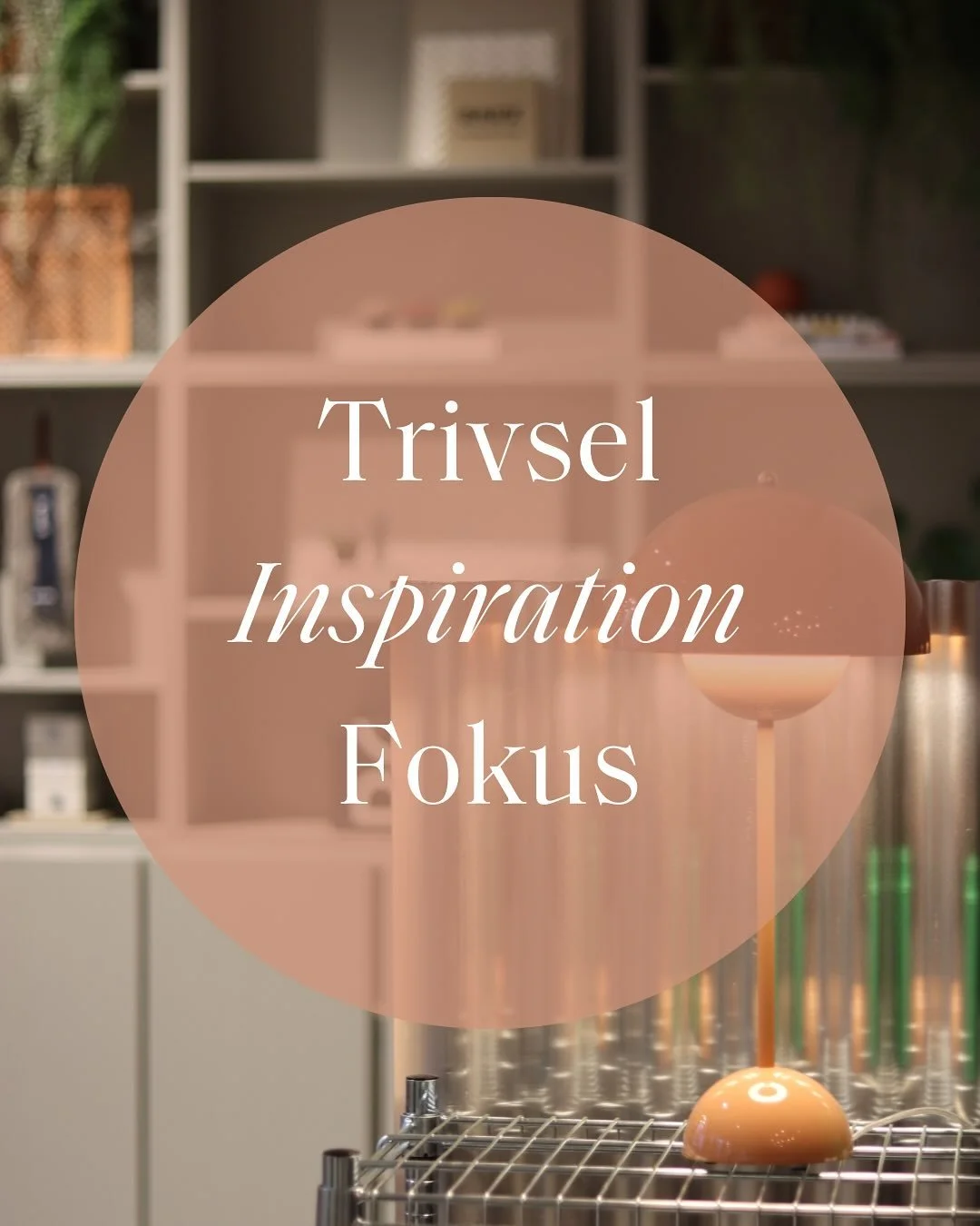 H&auml;r har vi valt att inreda med f&auml;rg och mjuka kontraster f&ouml;r att skapa trivsel, fokus och inspiration, &auml;ven under de gr&aring;aste dagarna.

Vad ger dig energi p&aring; jobbet under h&ouml;sten? ✨

#inredning #lokaldesign #kontor 