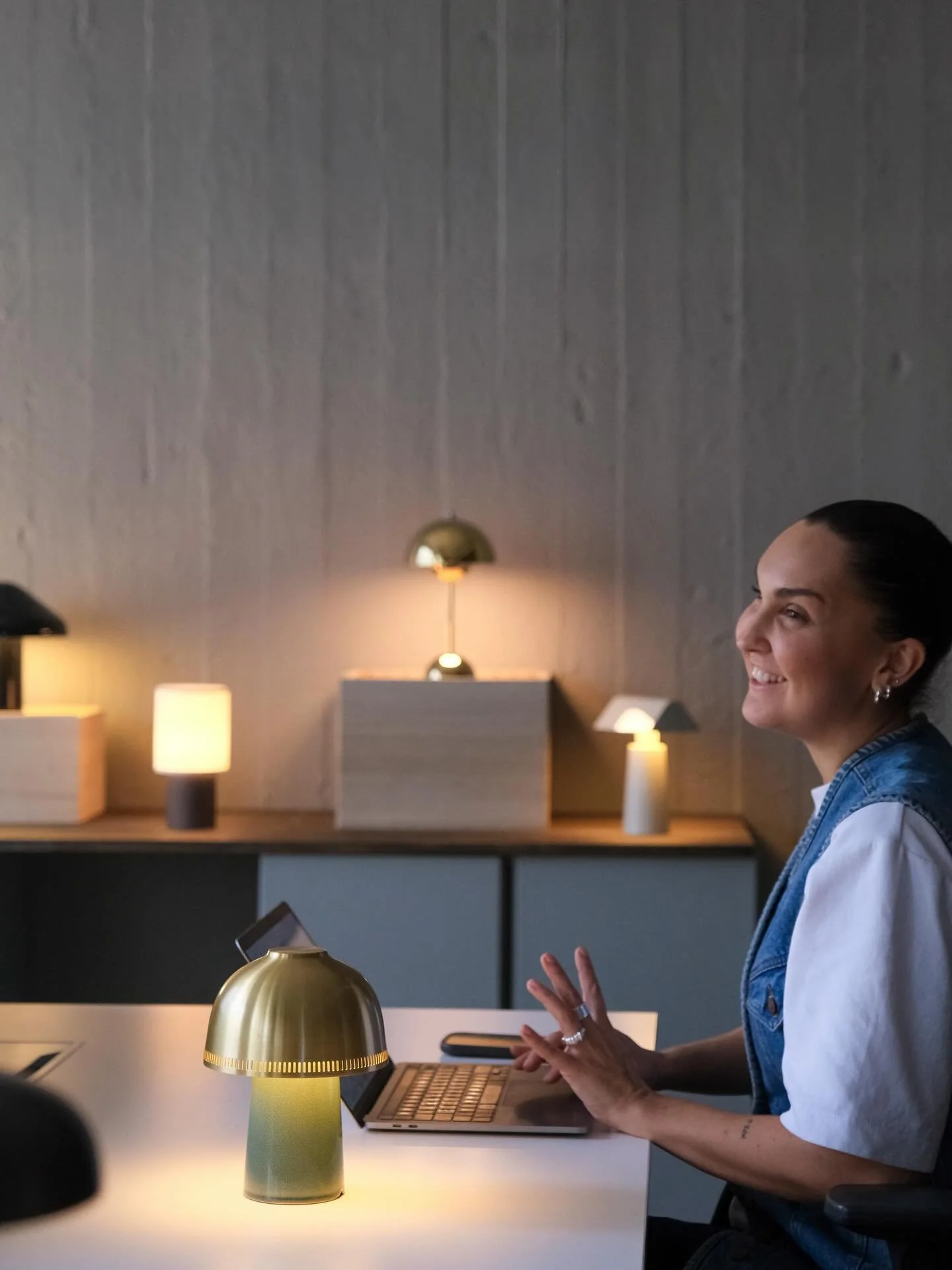 Bakom varje projekt finns ett team som brinner f&ouml;r smarta ytor och snygga l&ouml;sningar. H&auml;r &auml;r en av oss som ser till att id&eacute;er blir verklighet 🤍