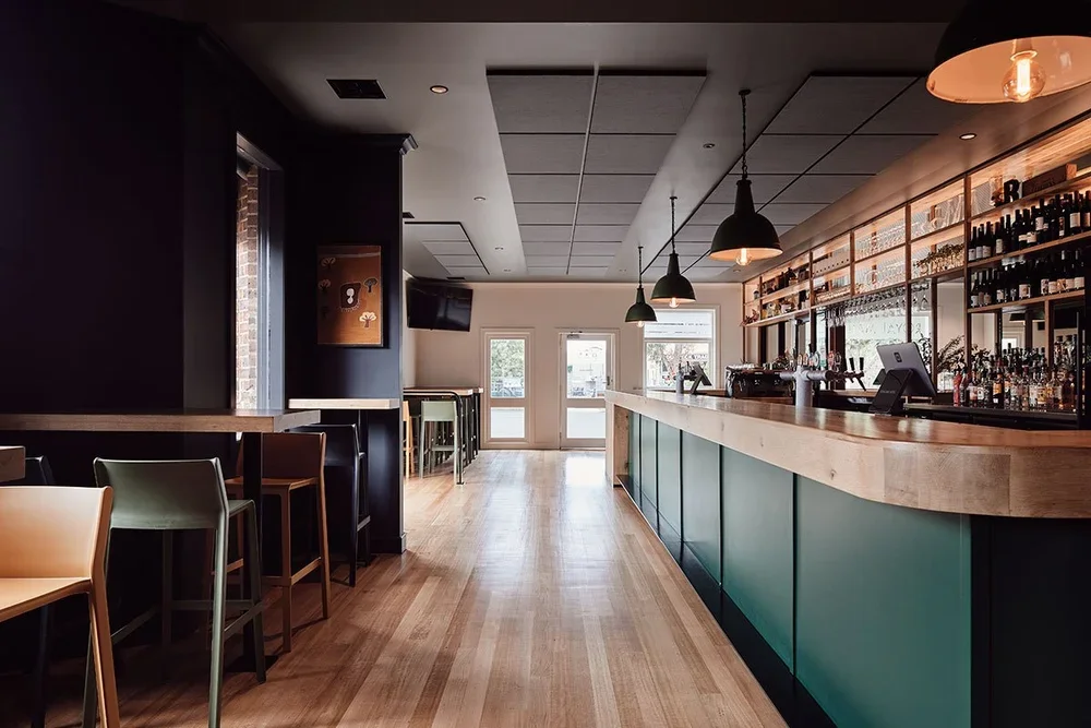 Rustic White Oak Bar and Tables
with Tasmanian Oak Flooring