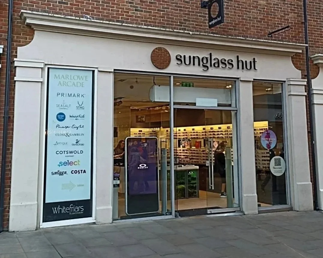 S U N G L A S S . H U T