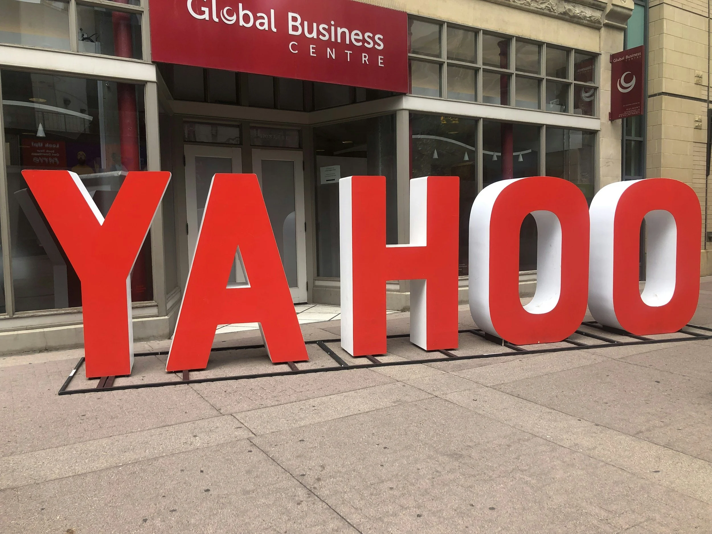 AI Revolution in News Aggregation: Yahoo Acquires Artifact