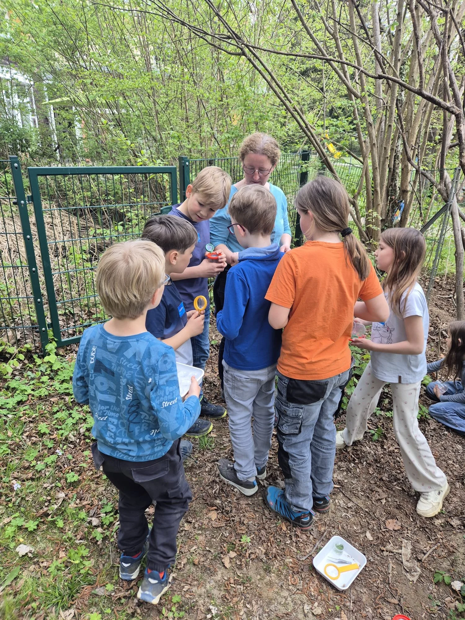 2. Klassen: Erforschung unseres Schulhofs