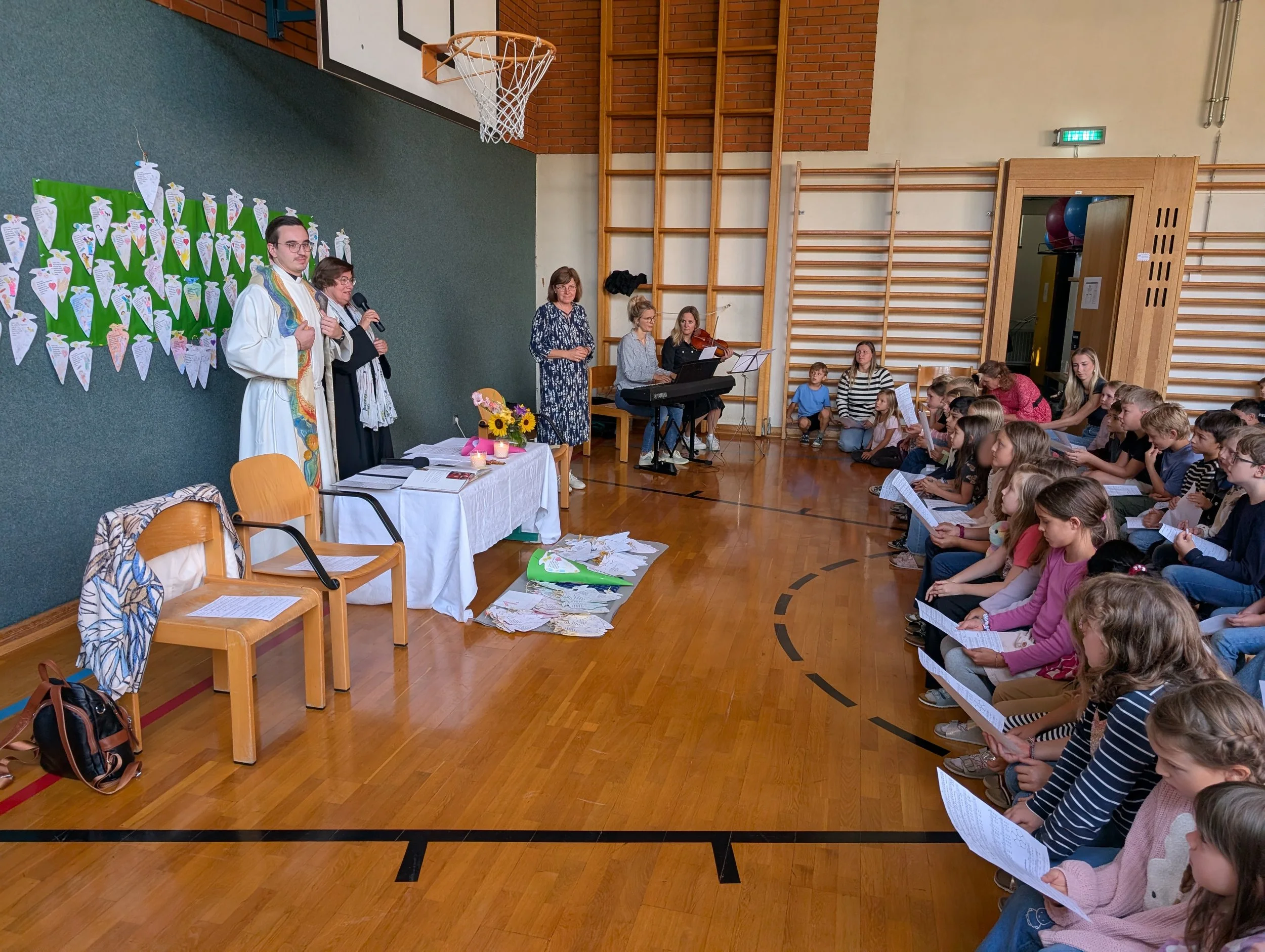 Schulanfangsgottesdienst (7).jpg
