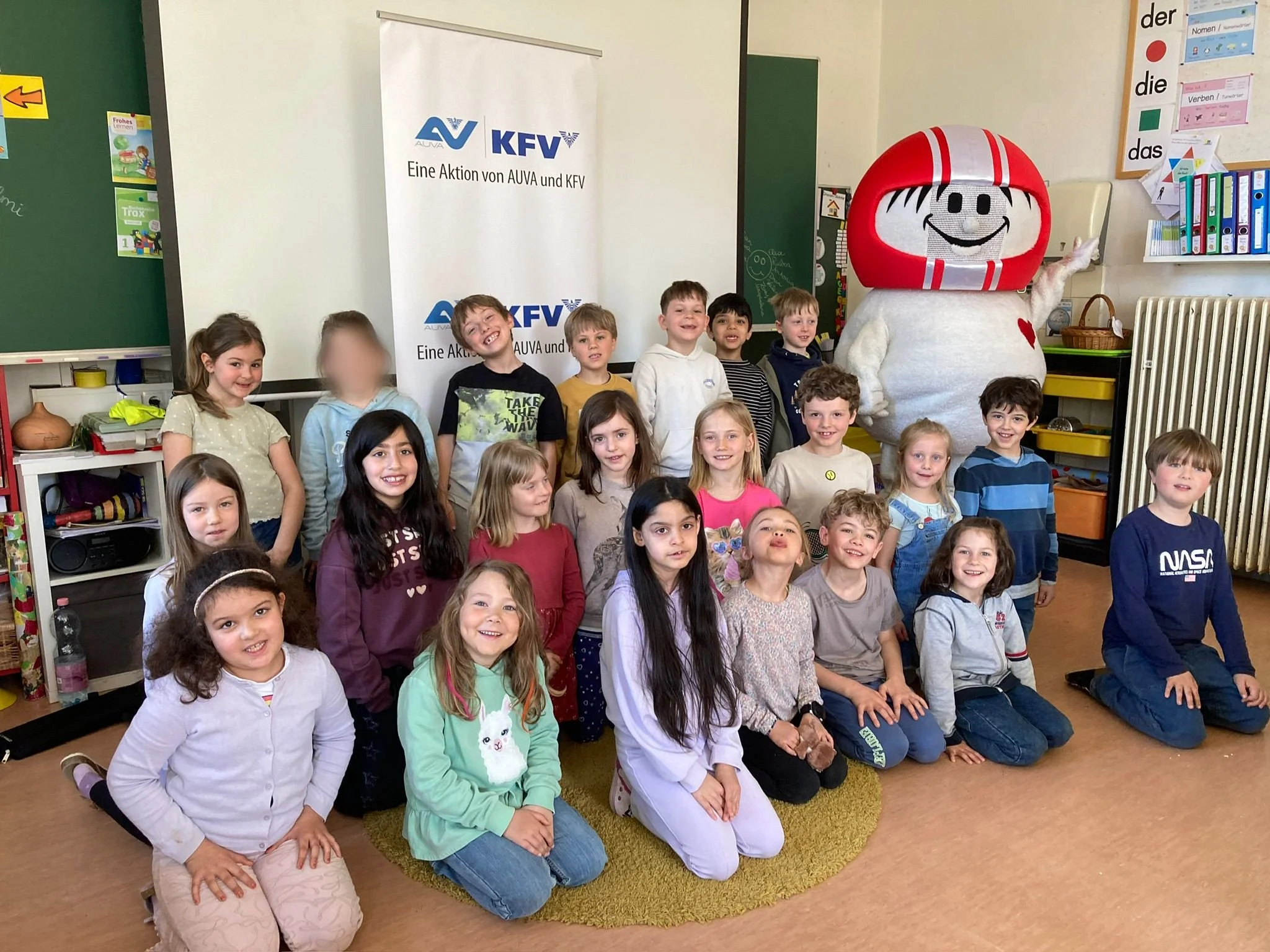 1. Klassen: Helmi war da!