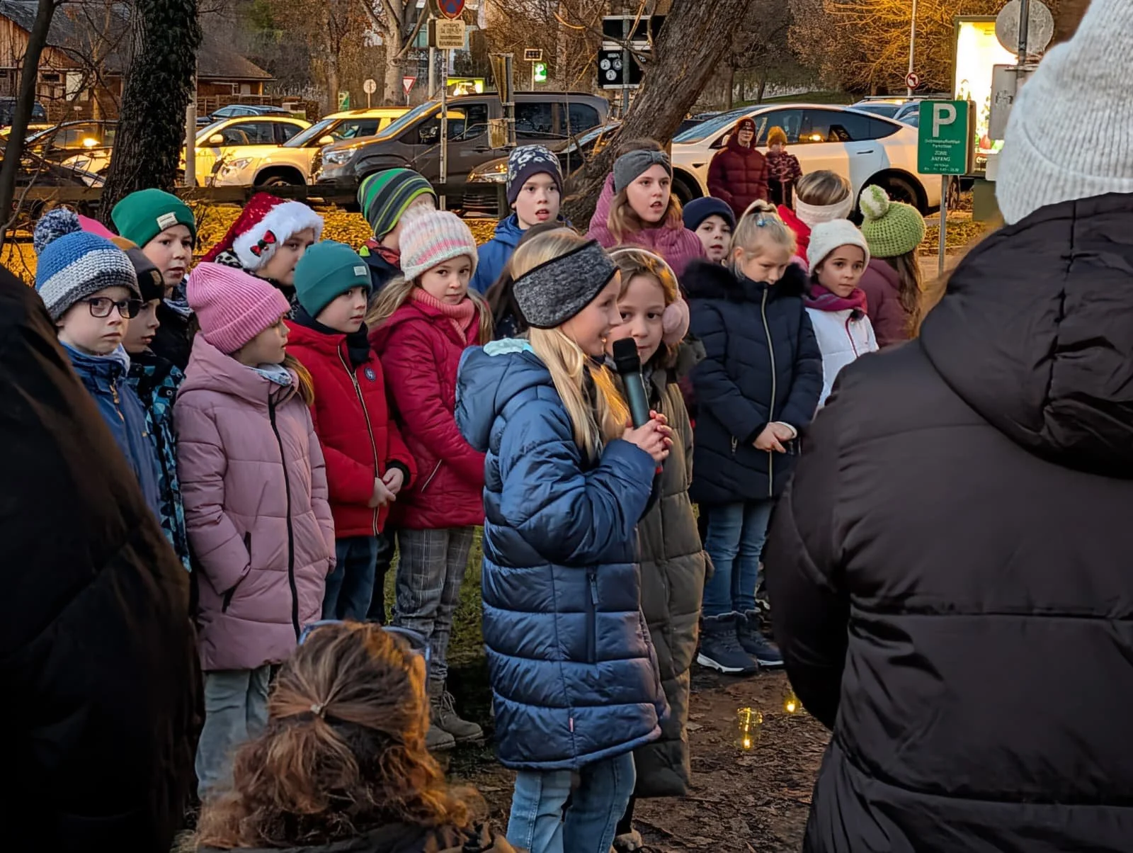 Schulchor beim Weihnachtszauber 1.jpeg