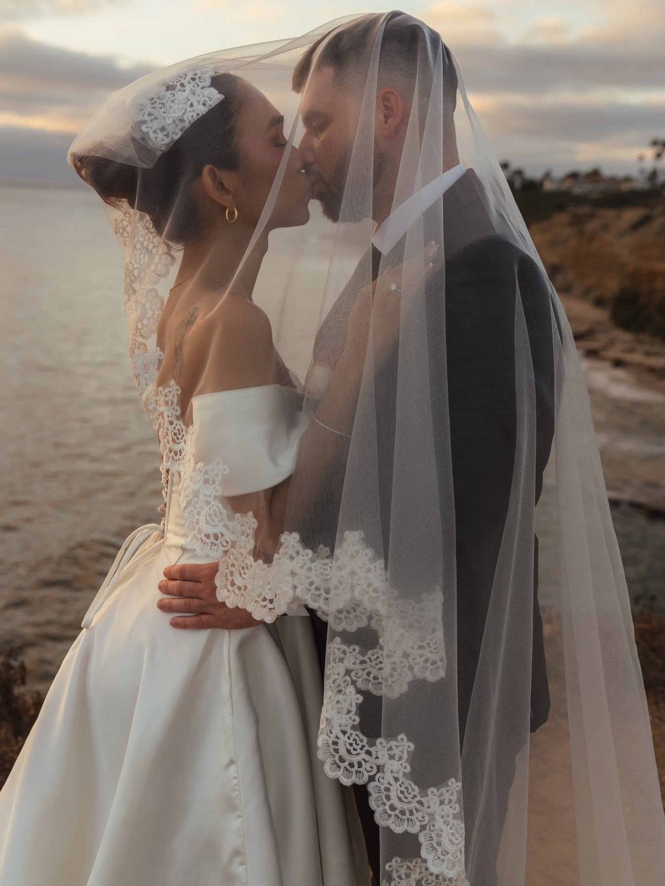 A small glimpse into this beautiful elopement at Sunset Cliffs ❤️ Cliffside vows were read, cake was cut, champagne was popped, and so many gorgeous moments were photographed. Take this as a sign to wear the dream dress, get the flowers, and still do