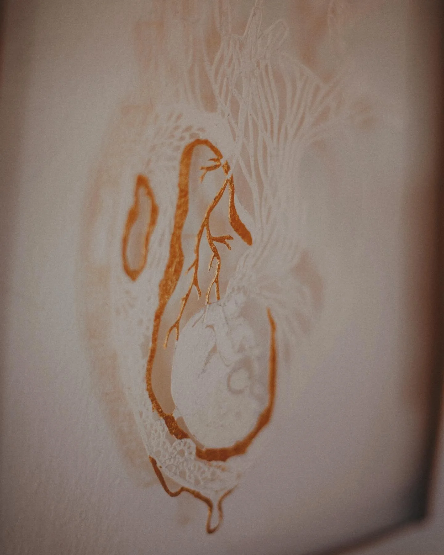 Reflections backwards and movement forward. Looking back at what resonates and ripples, what stinks and is sticky. This was such a poetical delight to work with in October. I wish for many more this year. 🤍

🫀Anatomy of a healing heart
What if hurt