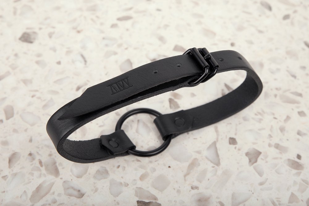 Sig-slim-collar_black-on-black_product-shot_1J3A6211.jpg
