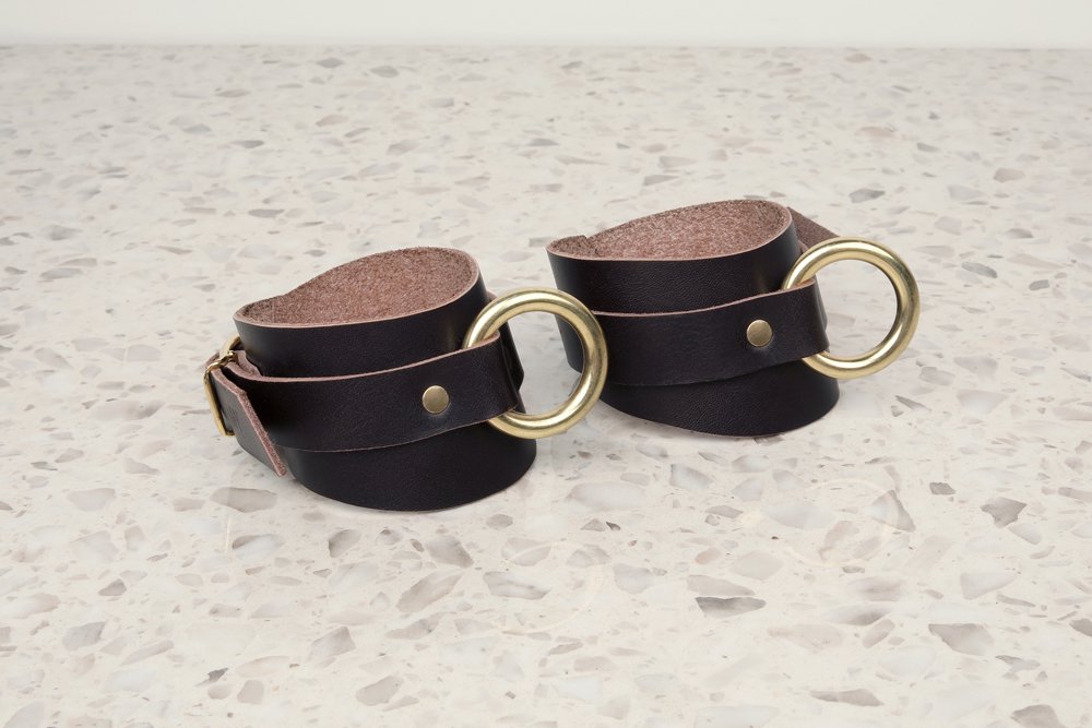 Haika-cuffs_brown_1J3A6536.jpg