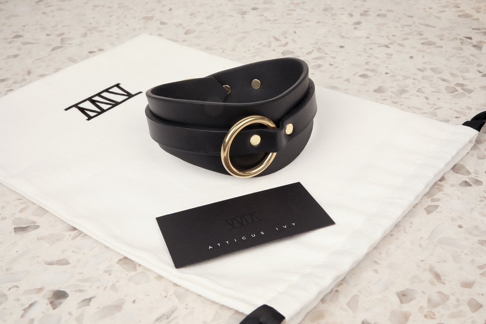 Lapis-layer-collar_black-brass_bag-shot_1J3A6613_best.jpg