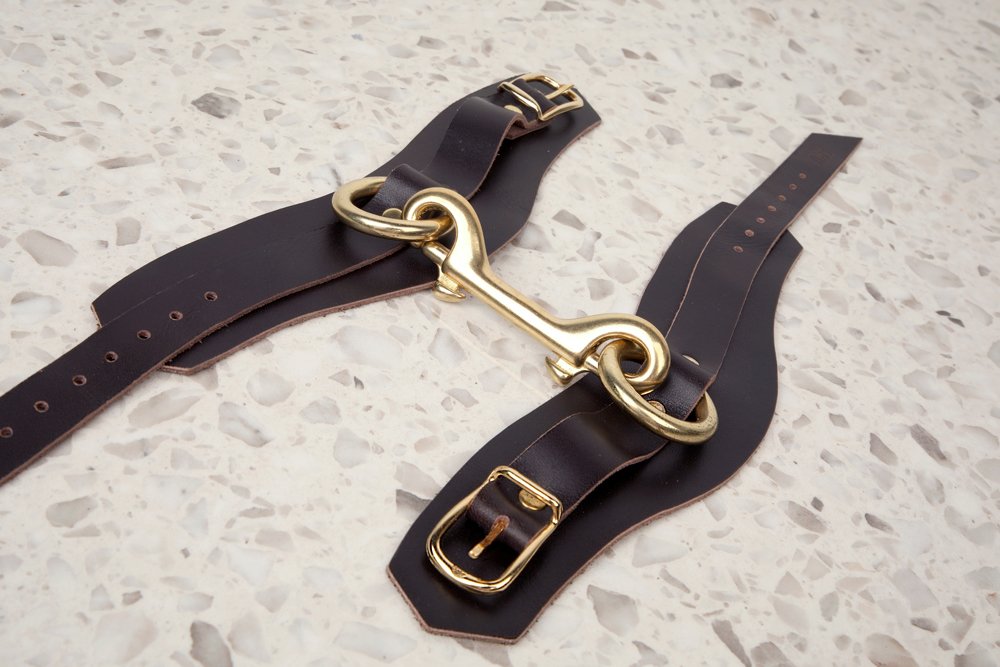 Haika-Cuffs_brown_1J3A6547.jpg
