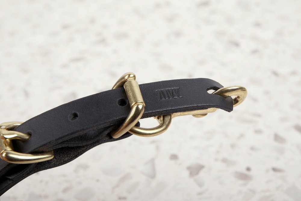 Kain-keyring-cuffs_black leather__1J3A6068.jpg