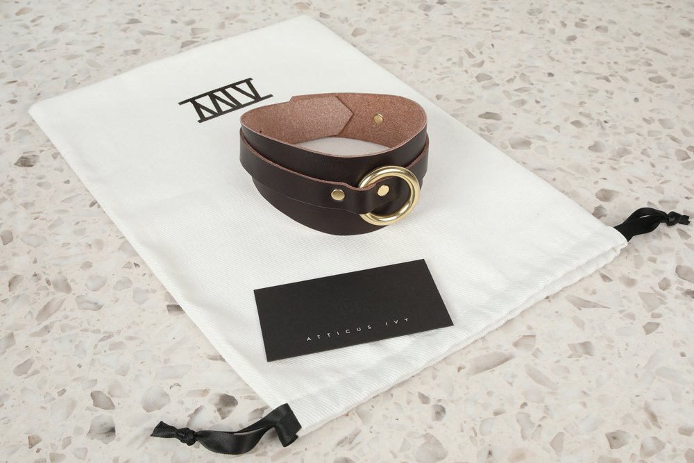 Lapis-layer-collar-brown-leather_on-bag_1J3A6930.jpg