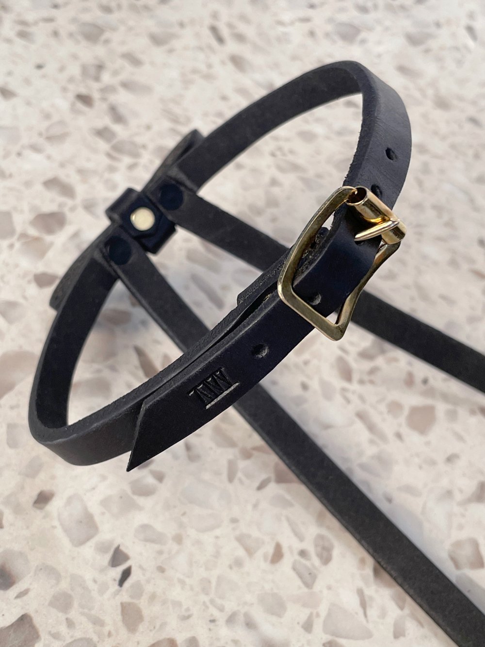 Korina-Colonel-collar_black-brass_rear-angle_IMG_3319.jpg