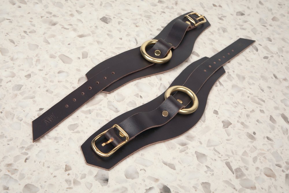 Haika-layer-cuffs_brown_1J3A6542.jpg