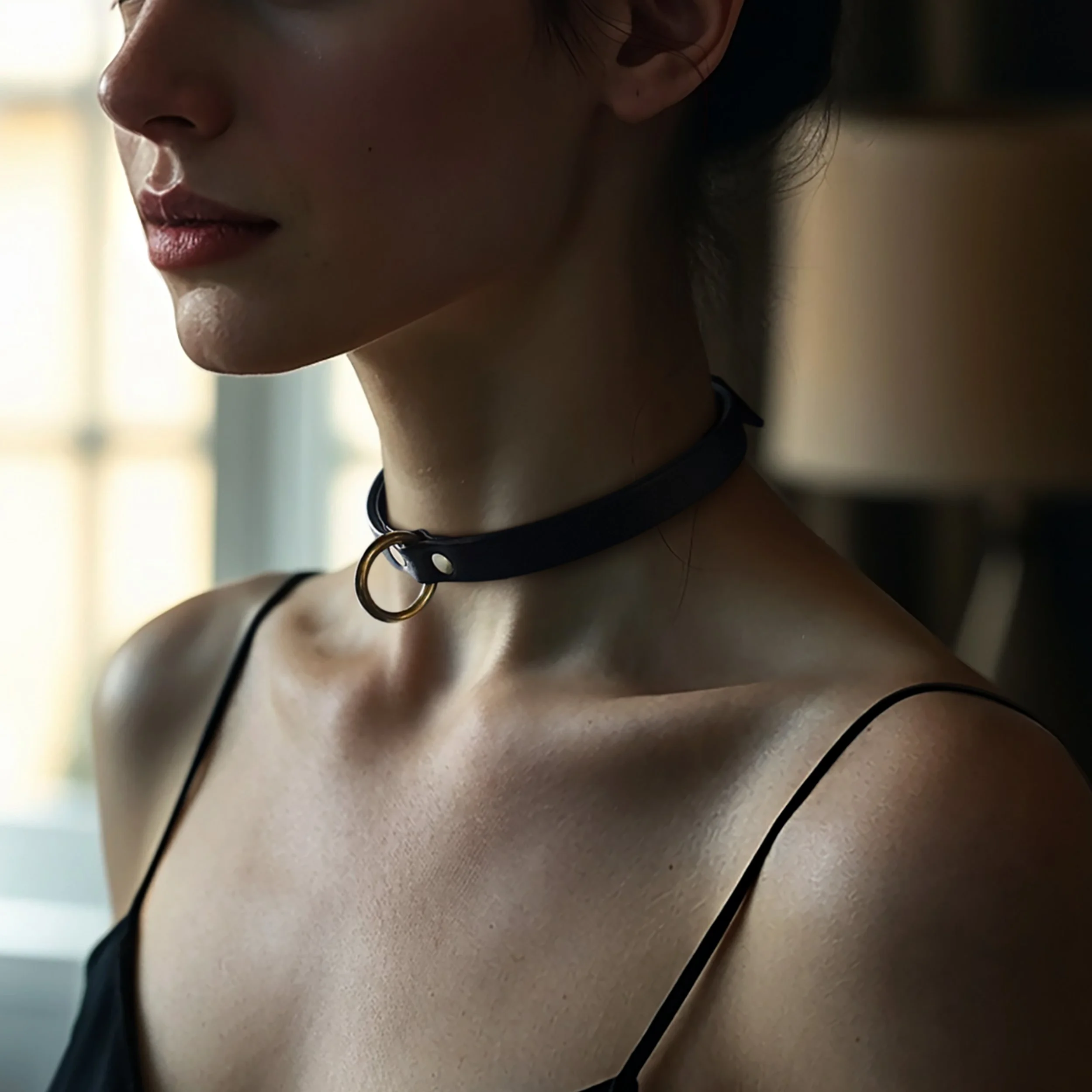 Saia Slim Leather Ring Collar - black & brass