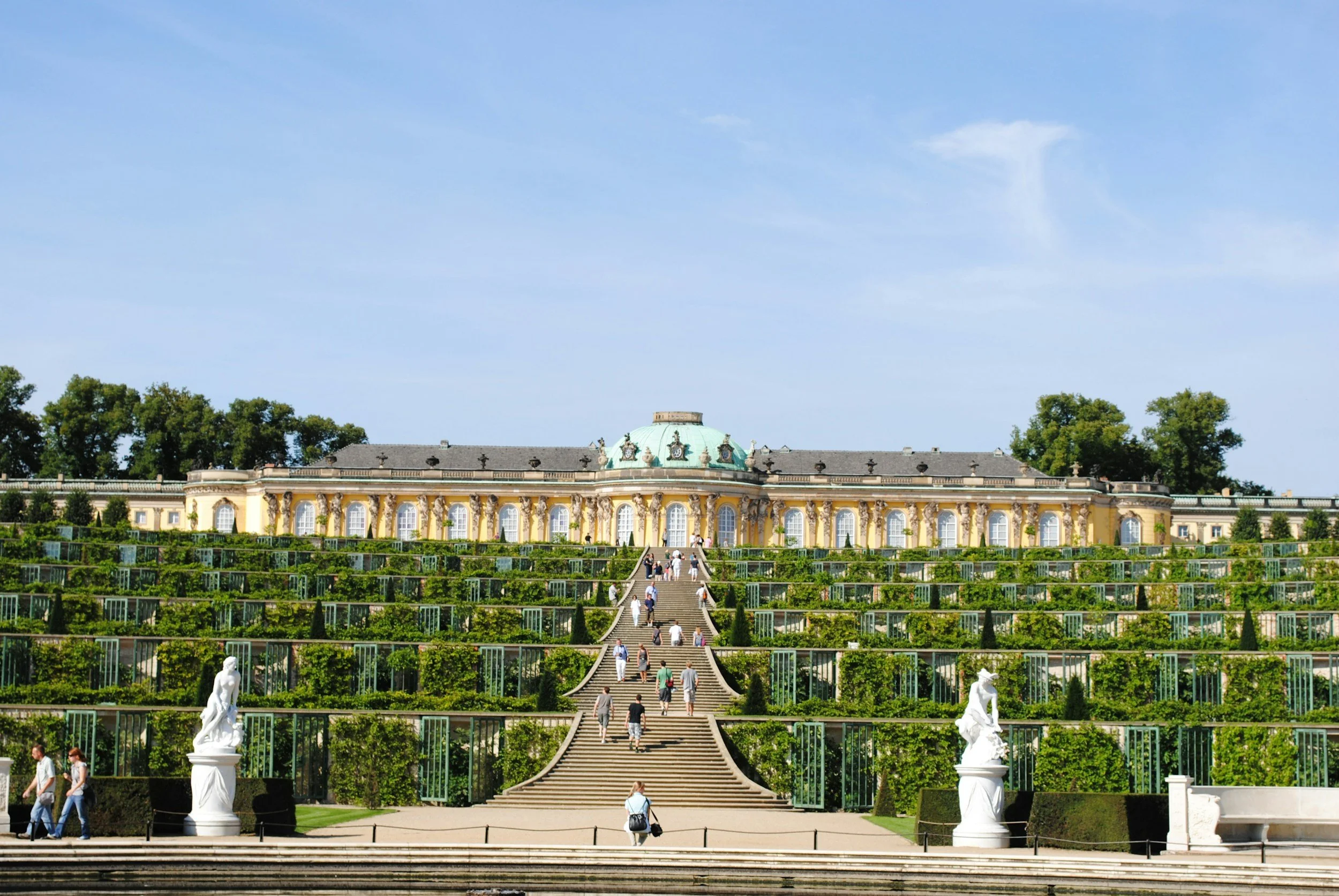 Das Schloss Sansscouci, Wahrzeichen der Stadt Potsdam, Landeshauptstadt von Brandenburg, unweit von Berlin, ist Sitz unzähliger klein- und mittelständischer Unternehmen (KMU).
