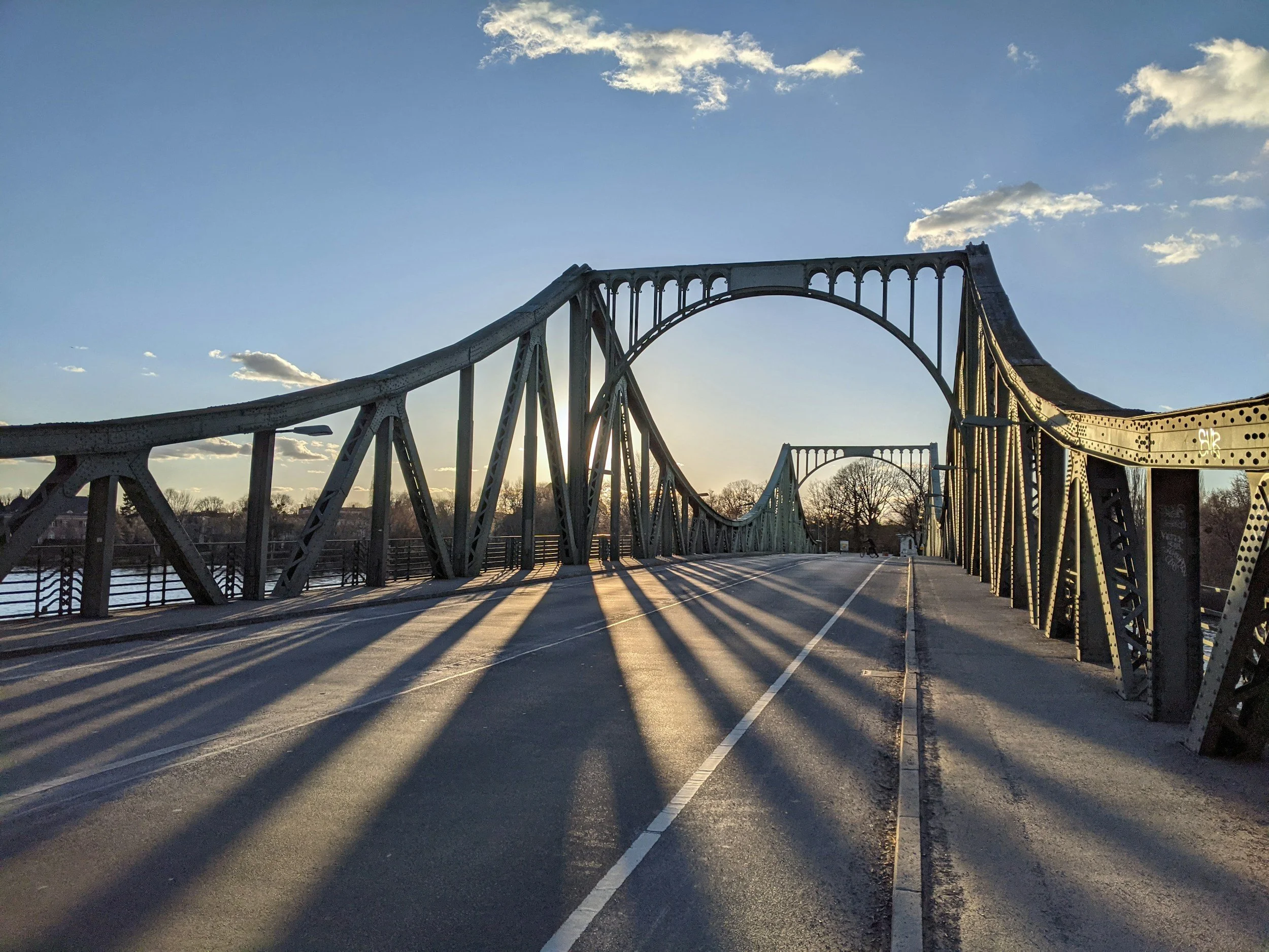 Die Glienicker Brücke in Potsdam verbindet die Landeshauptstadt mit dem angrenzenden Berlin