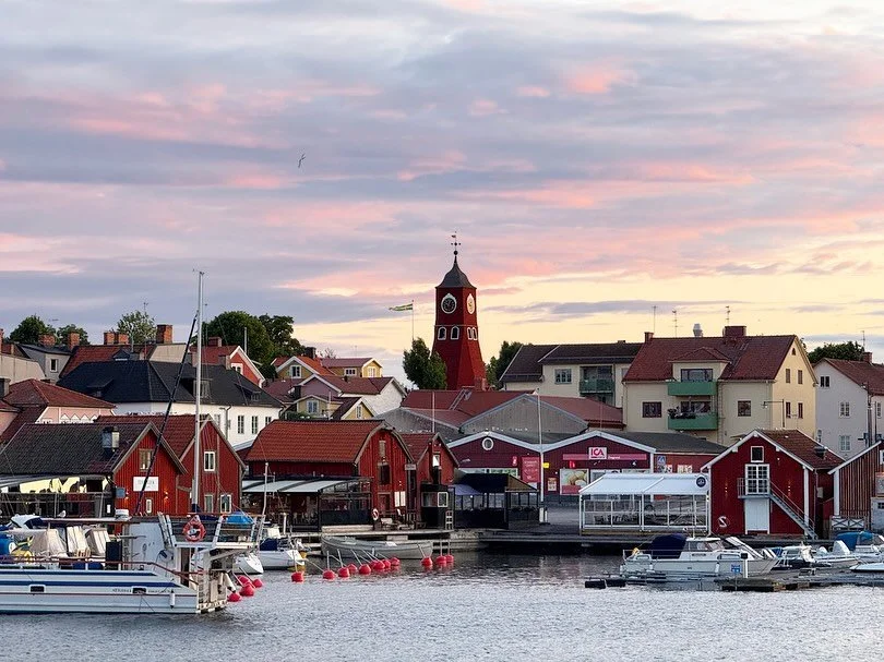 Captured moments from &Ouml;regrund, Stusshyttan and Stockholm. Been enjoying Swedish summer and still more to come!☀️ 

#&ouml;regrund #konstrunda #konstn&auml;r