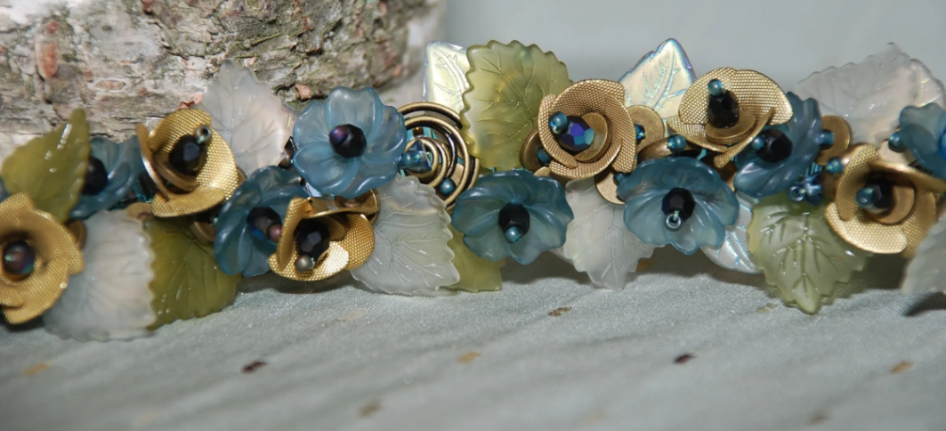  
  Susan Vachon Designs    One of a kind seed bead jewelry
  
 Visit Website 