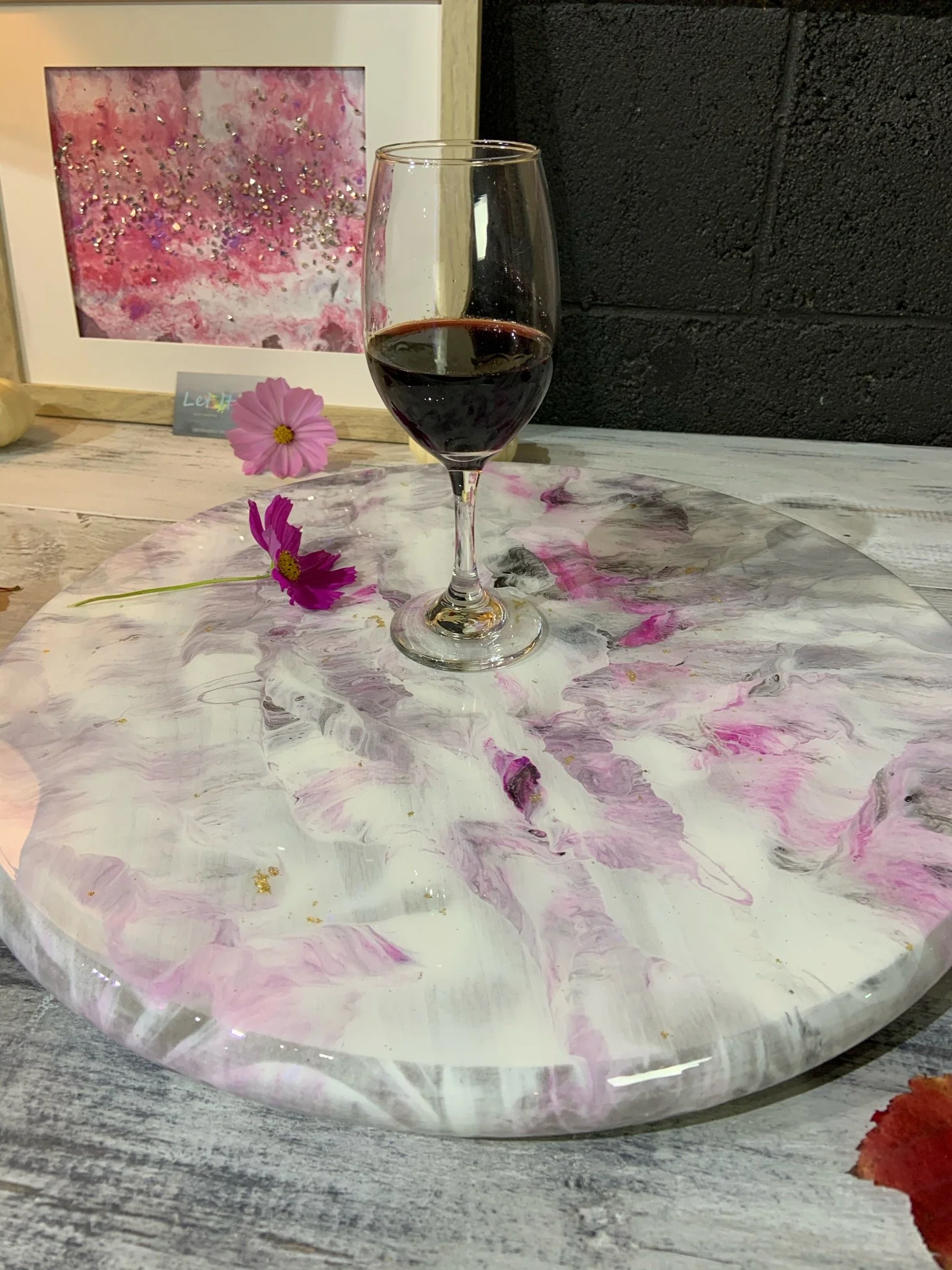  
  Let It Flo Studio     Chris Mainor from Let it flo Studio creates original one of kind Susan centerpieces and accessory artwork all created and crafted with resin art techniques. Many styles and colors available. All made on wood and one of kind!