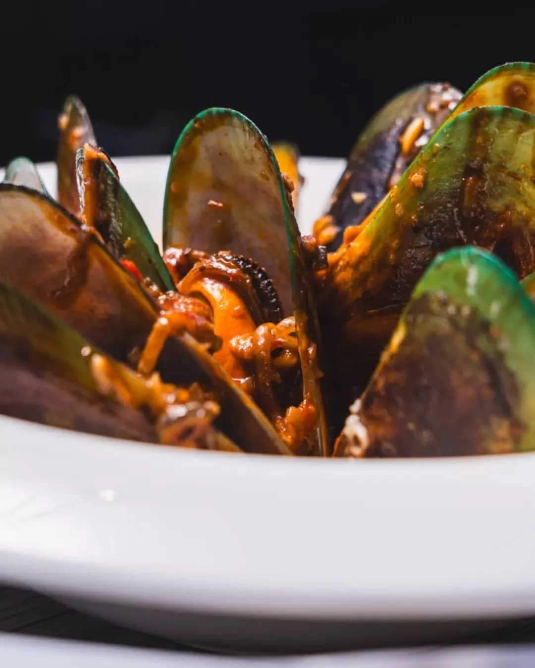 Native green-lipped mussels, prized for their plump, sweet flavour, flamed with smoky &rsquo;nduja butter (a spicy, spreadable Italian salami turned silky). Finished with crisp white wine, garlic, and lemon for perfect balance.&nbsp;

A Goldfinch sea