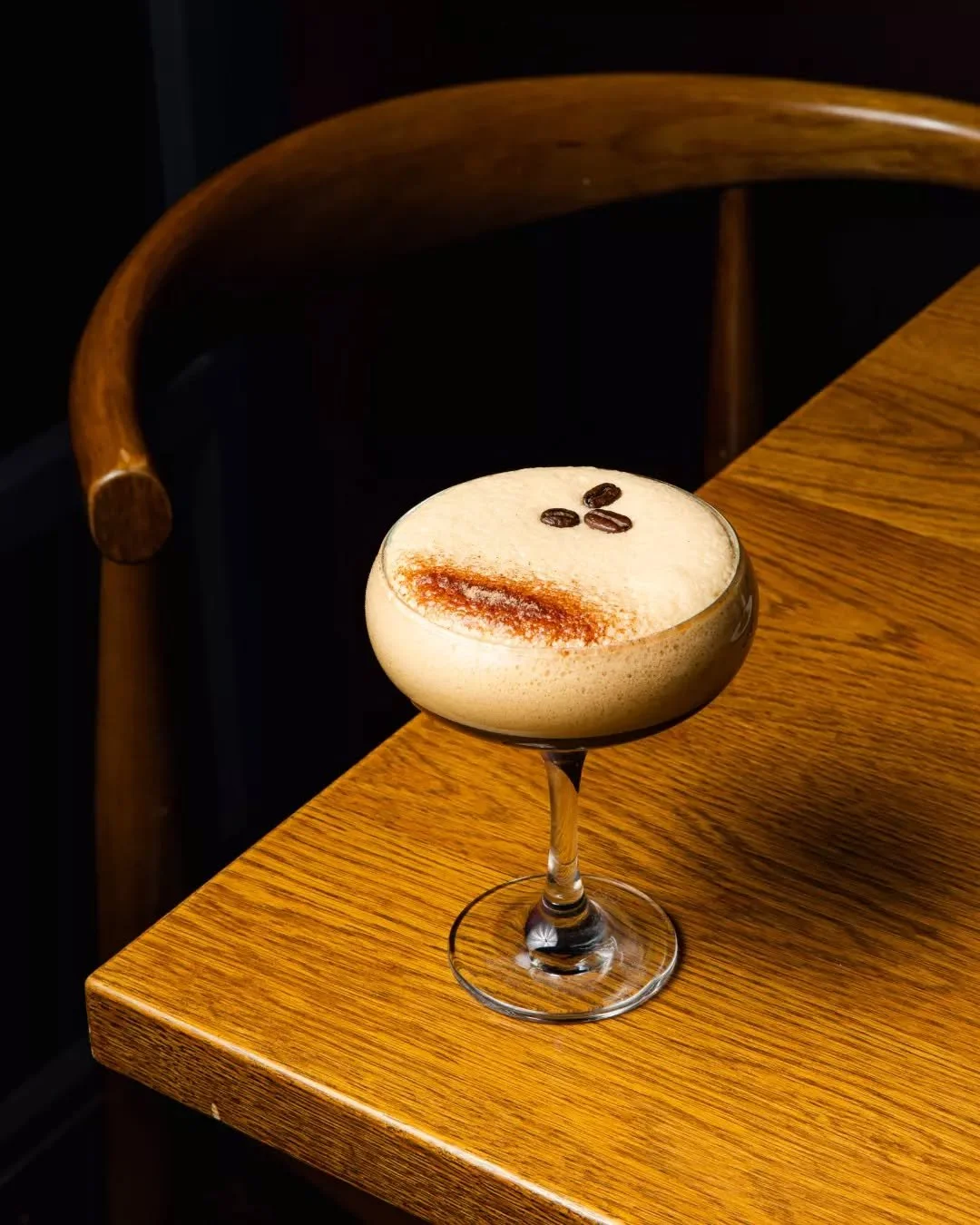 The night is not over until the martini arrives.
Silky, strong, and just the right amount of indulgence. The Espresso Martini: smooth sophistication in a glass. ☕️