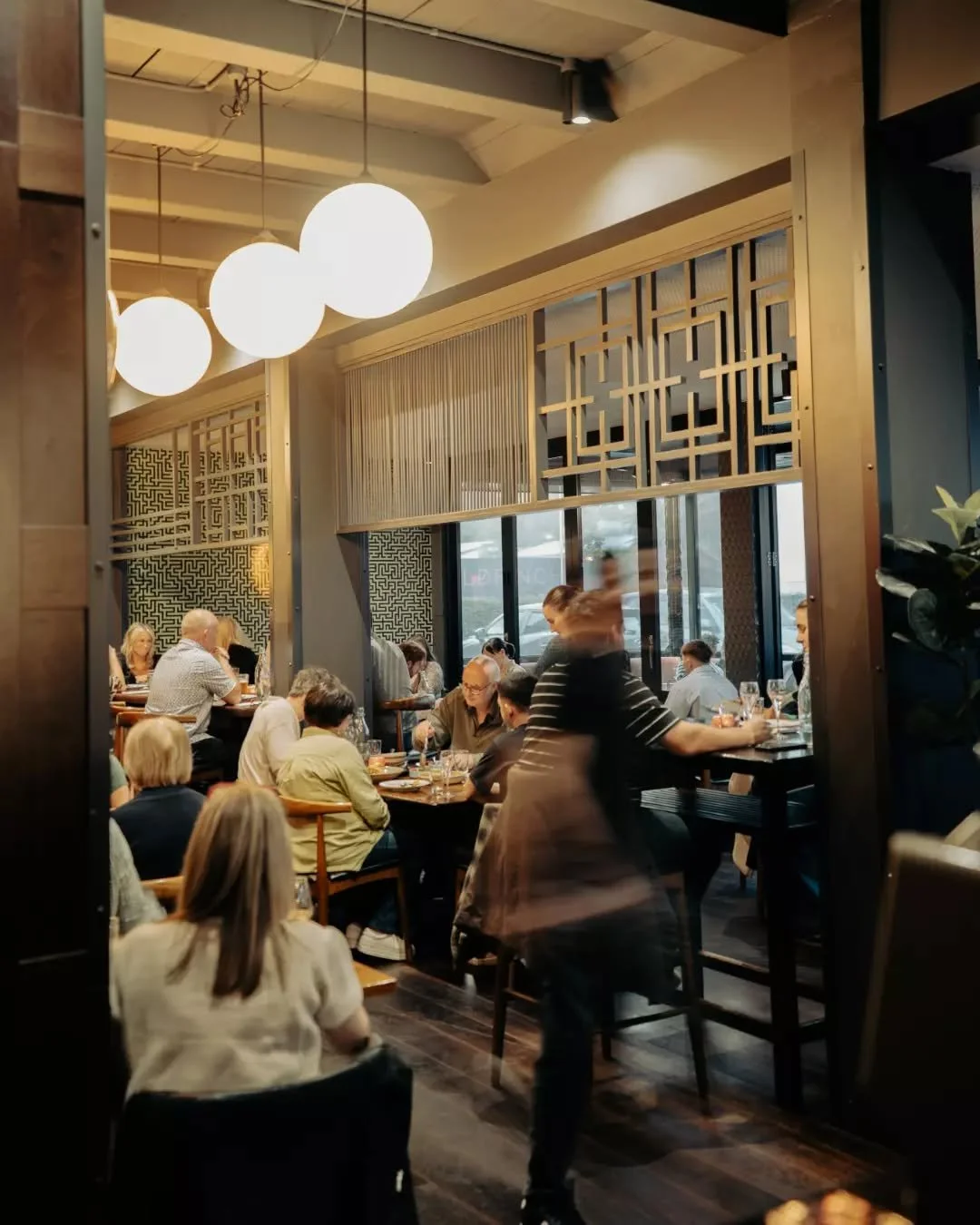 The stage is set for a weekend defined by elegance and energy. Join us for vibrant shared plates, perfectly balanced cocktails, and the effortless glow of a night at The Goldfinch. Allow us to host you. 🥂