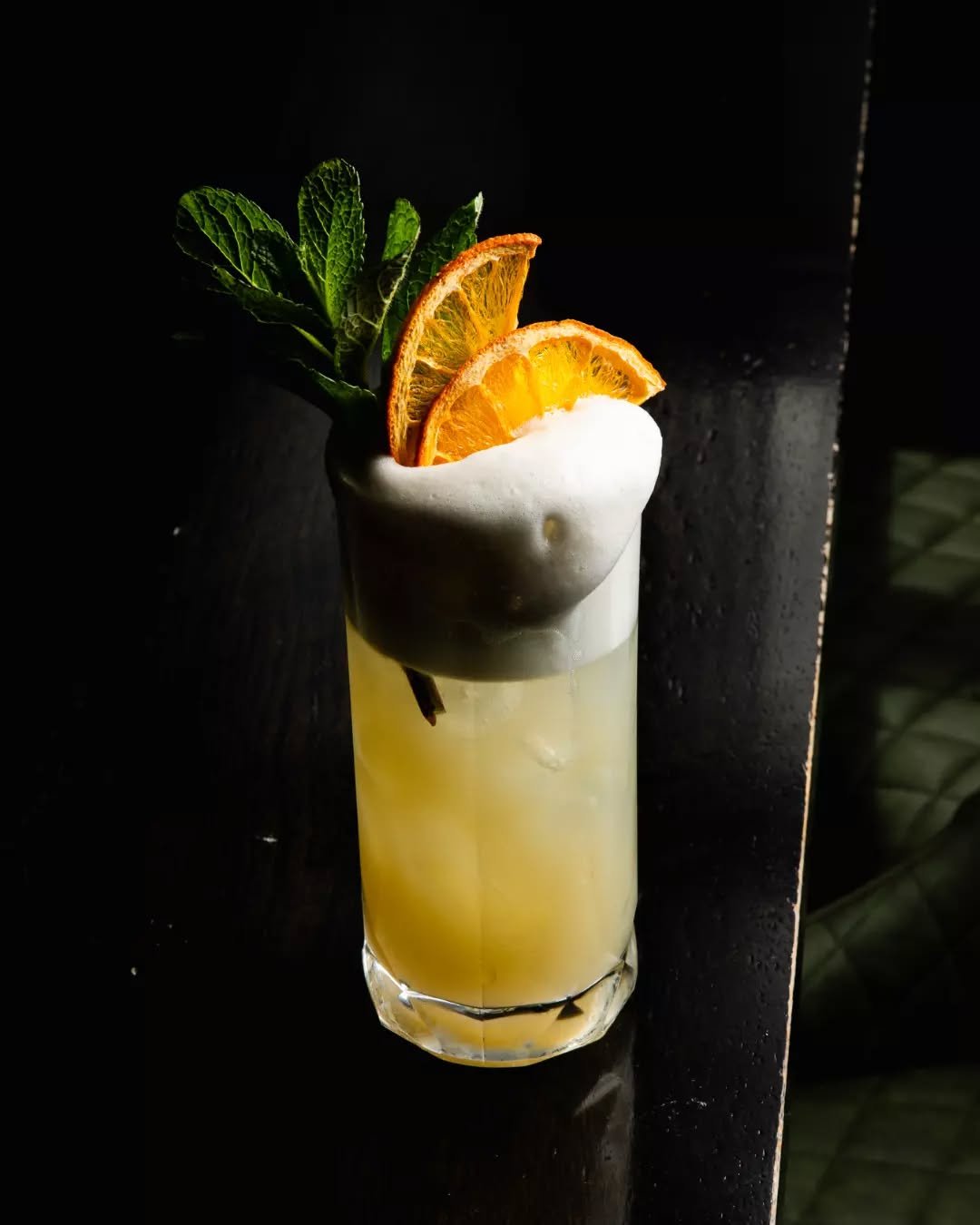 Sip on liquid gold. The Bellbird brings together the warmth of whiskey and the crisp brightness of apple, finished with a velvet foam and a touch of saffron spice. It is the ultimate balance of smooth and bright. Your seat at the bar is waiting. 🕊️✨