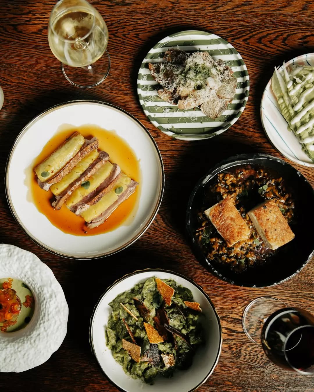 A Union of Terroir and Taste 🕊️

Something exceptional is being poured. For one night only, the precision of @greystonewines organic cellar meets the artistry of The Goldfinch kitchen.

Five courses of culinary precision. Five pours of organic maste