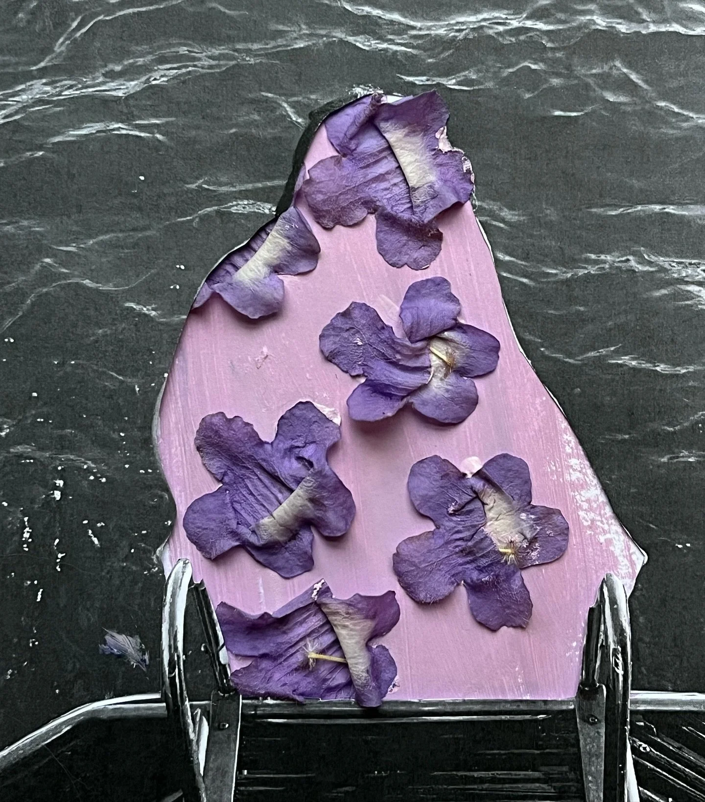 last days of spring on mixed media paper collage🪻

#sallyannstudio #sydneyartist #mixedmediaphotography #collageart #jacaranda