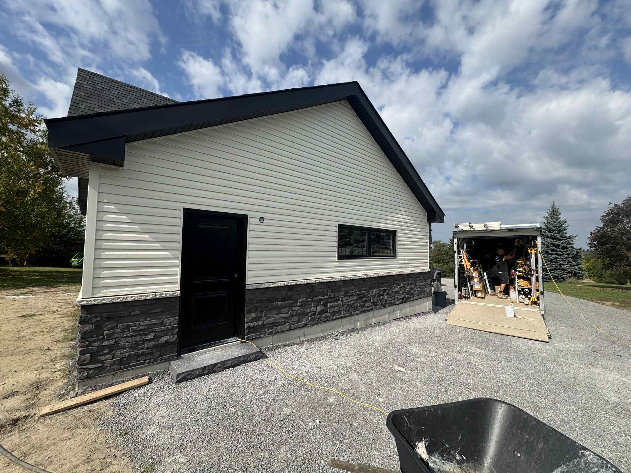 pontypool garage.JPG