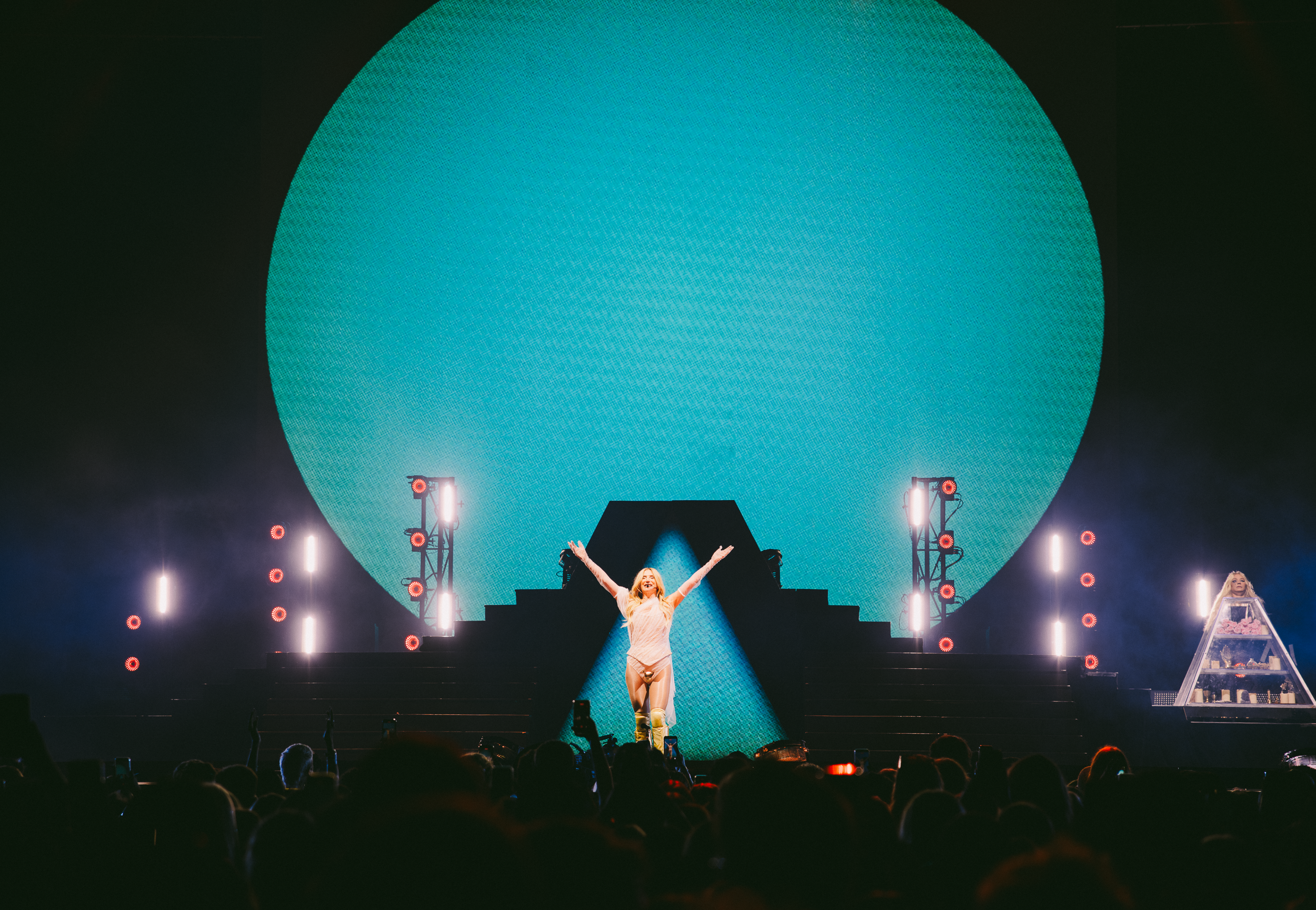 Kesha @ John Cain Arena 22-2-26-13.png