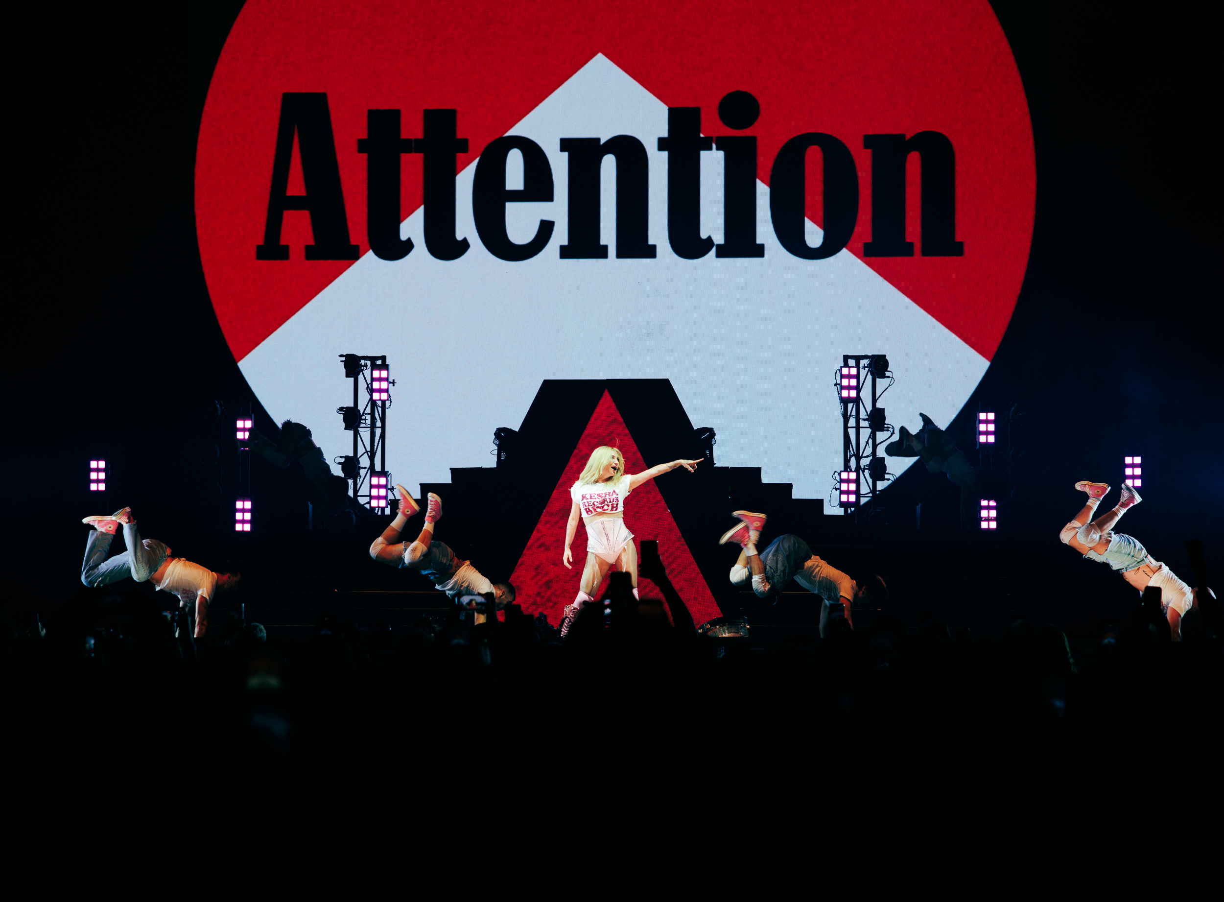 Kesha @ John Cain Arena 22-2-26-26.png