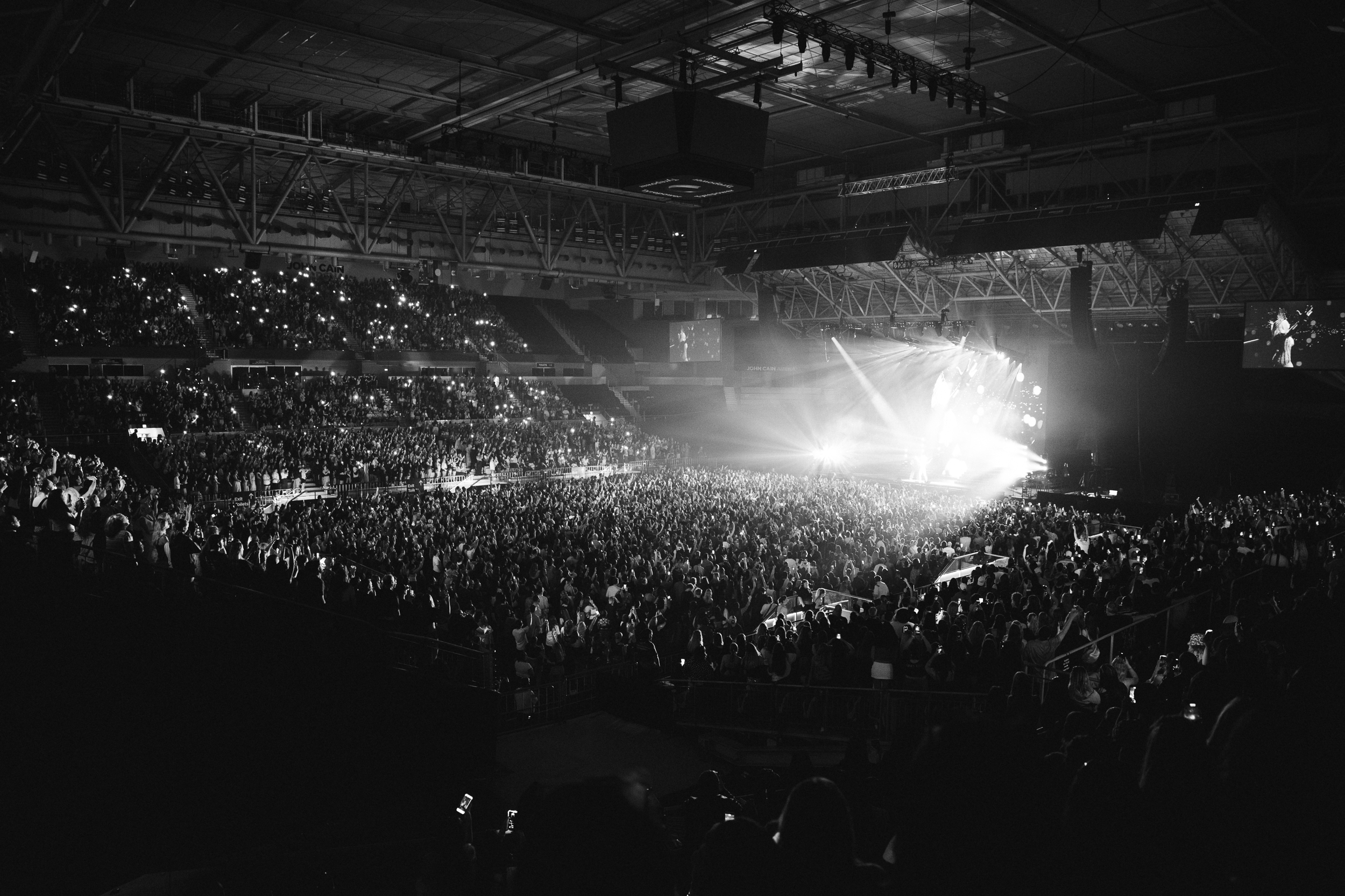 Kesha @ John Cain Arena 22-2-26-37.png