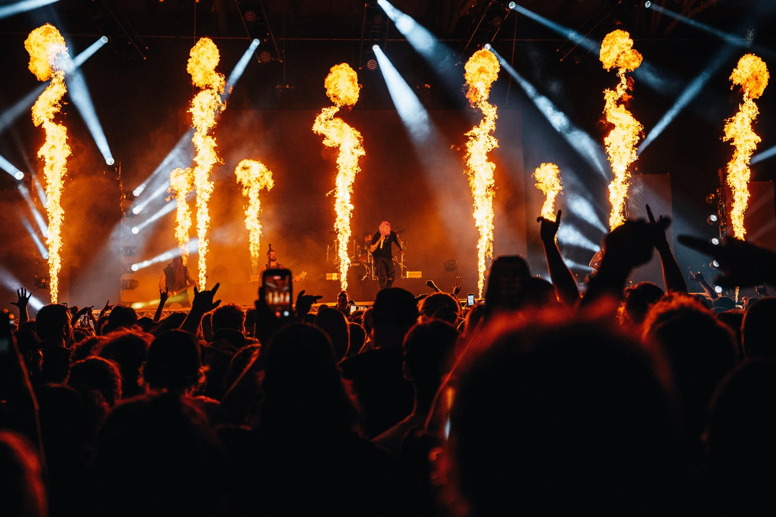LORNA SHORE-10.jpg