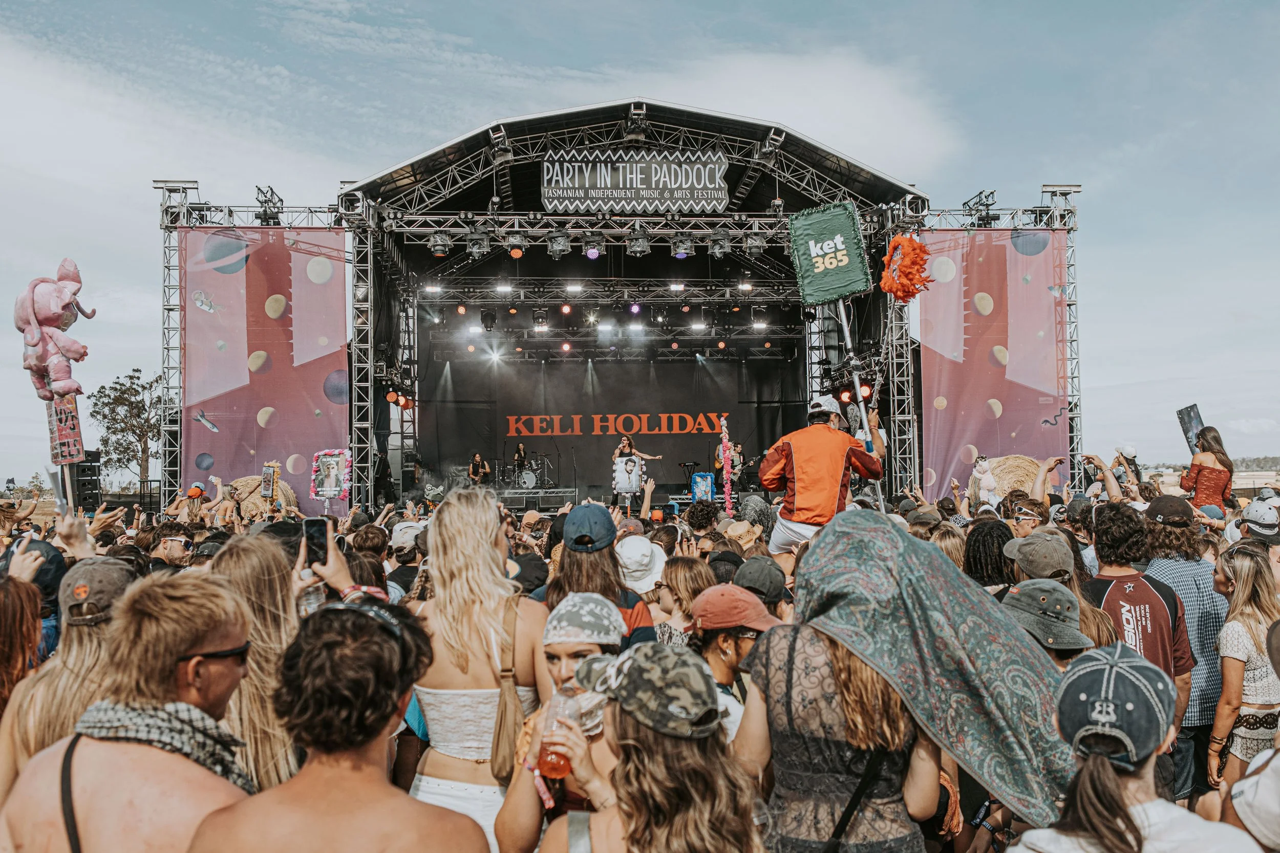 7.Keli Holiday-02.jpg