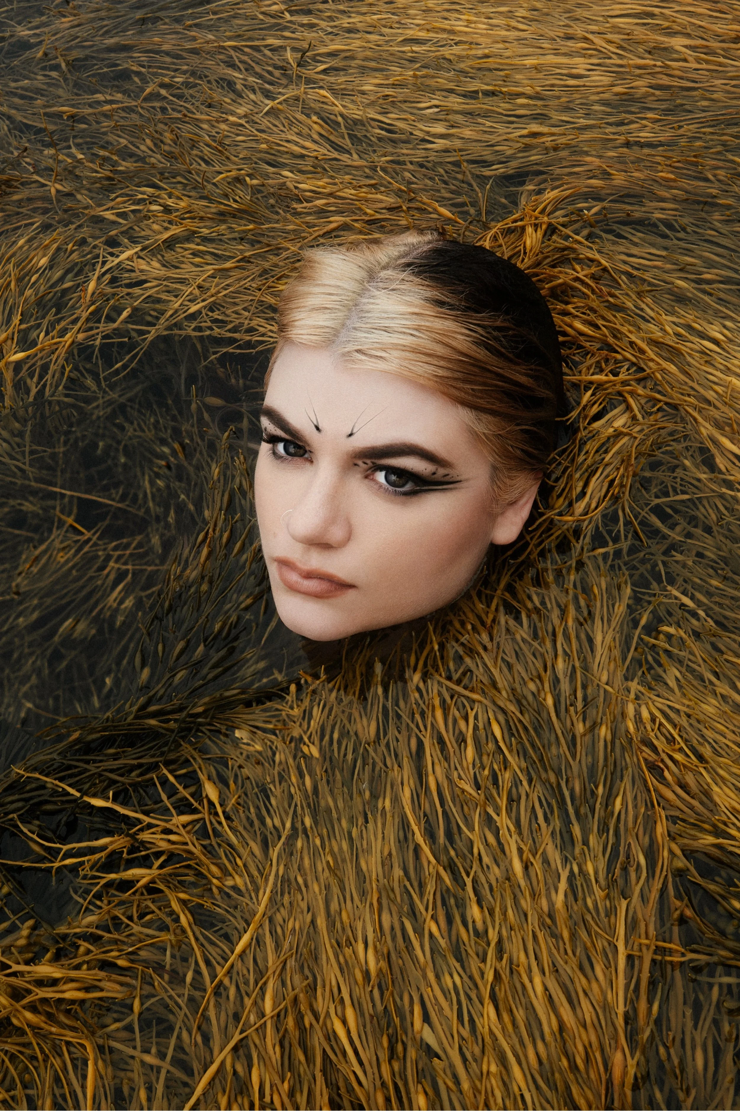 MINOE CONFRONTS SELF-CRITICISM ON NEW SINGLE ‘SHELL’