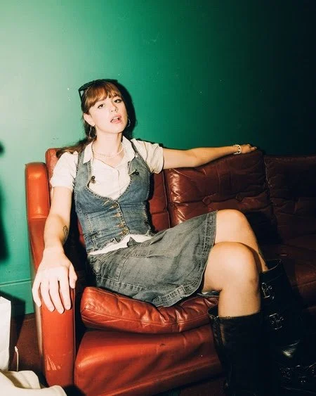 CHLOE SLATER RETURNS WITH FEARLESS NEW SINGLE ‘WAR CRIMES’