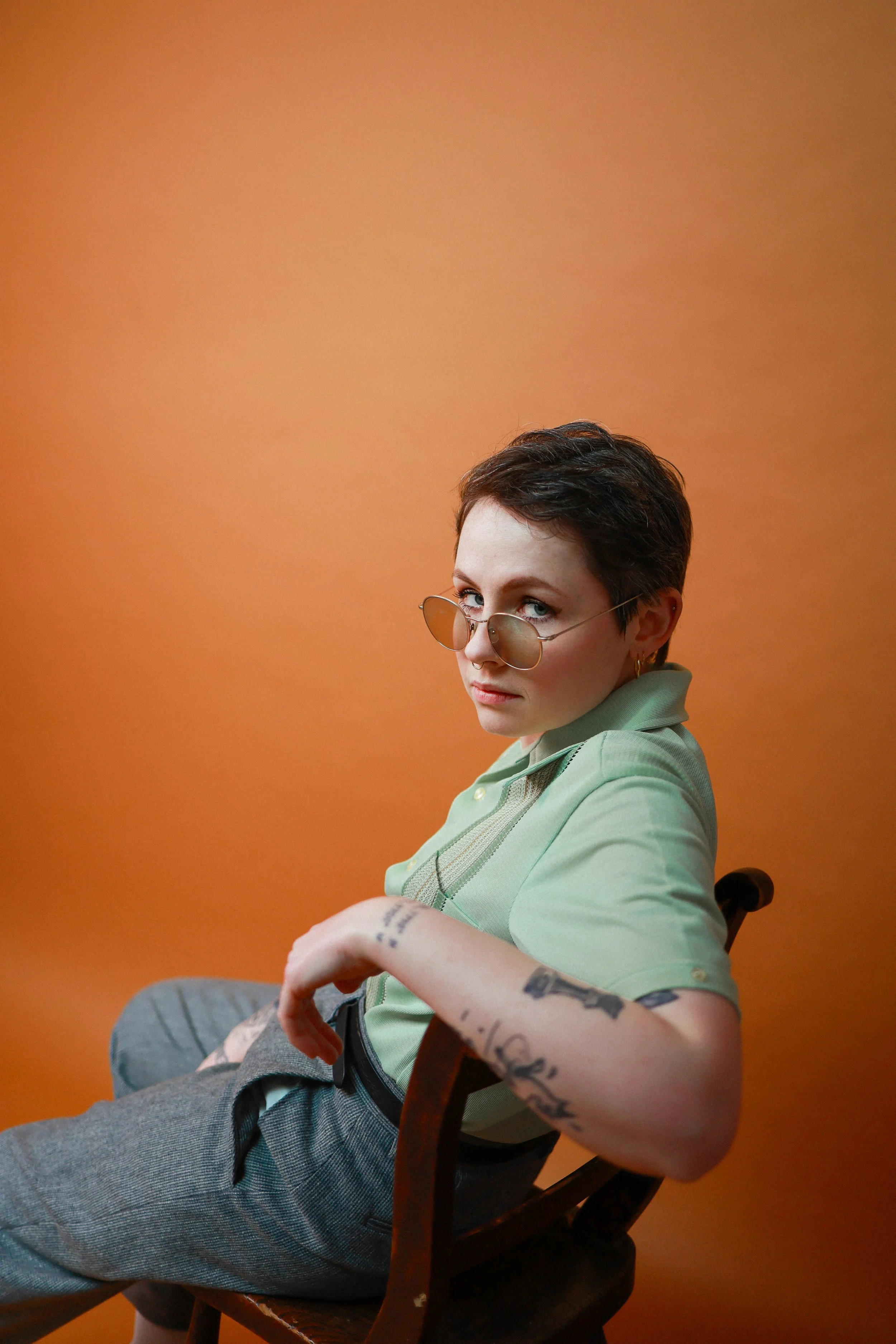 NIA WYN ANNOUNCES DEBUT ALBUM ‘A PLEASURE TO HAVE IN CLASS’ AND NEW SINGLE ‘PARANOID’