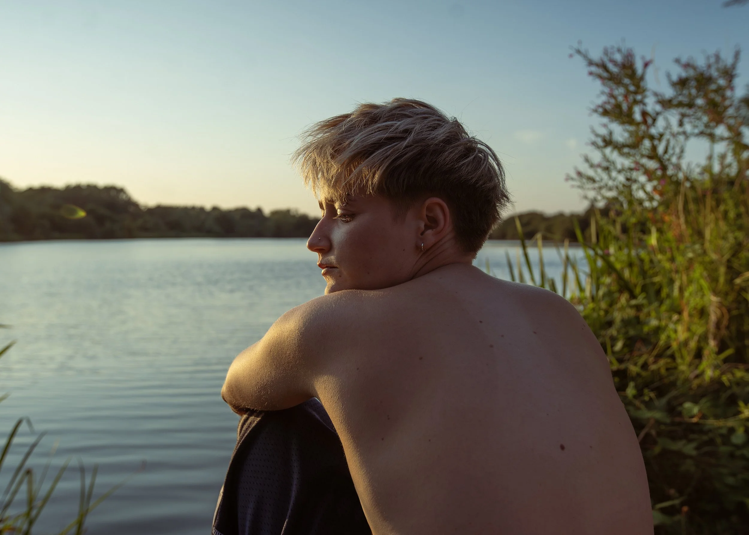 PHOEBE HALL SHARES PLAYFUL NEW ALT-POP SINGLE ‘BOYFRIEND’
