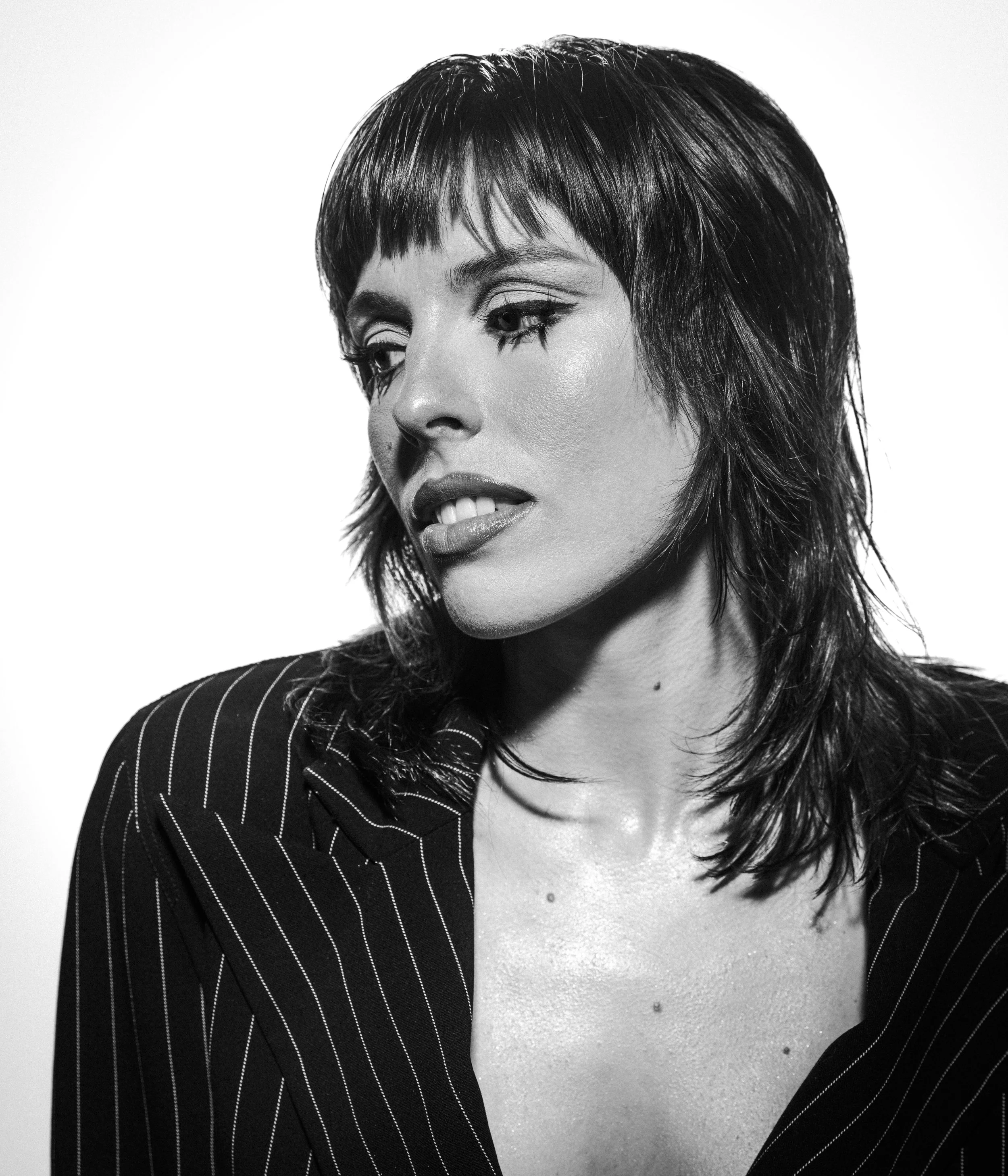 MIA NICOLAI EMBRACES SELF-ACCEPTANCE ON ‘DROWNING’