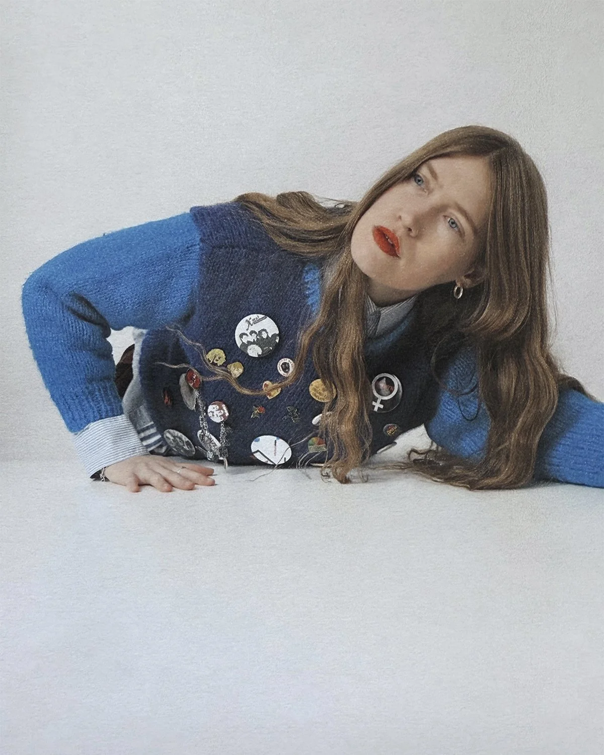 TOMORROW WOMAN ANNOUNCES DEBUT EP ‘PLAYS MACHINES’ AND SHARES LEAD SINGLE ‘HONEY FACTORY’