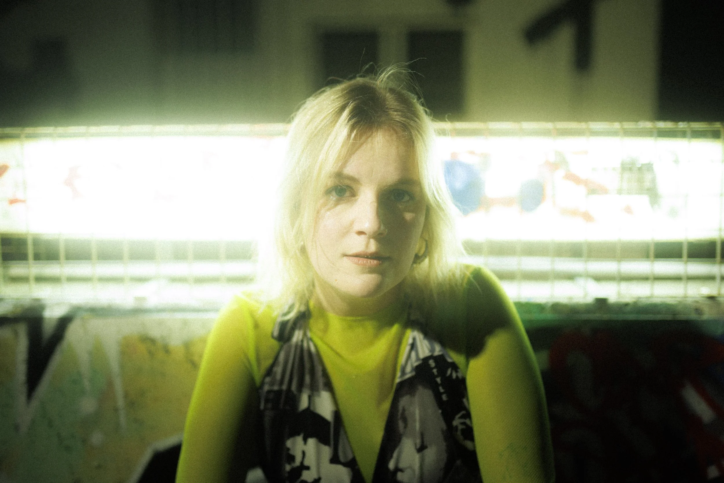 ROMANIE RETURNS WITH HOPEFUL TRACK ‘ANYTHING OR ANYONE’