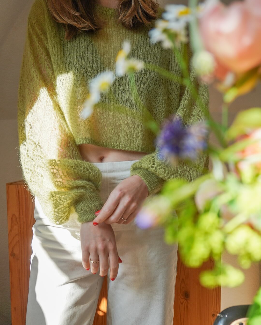 Danke f&uuml;r all eure Gl&uuml;ckw&uuml;nsche ❤️ das ist wirklich &uuml;berw&auml;ltigend. Es kamen ein paar Fragen zum Pullover und generell zur Hochzeit. Also hier ein paar mehr Infos 🫶🏼
&bull;
Vor allem kam diese Frage: Wird es eine Anleitung z